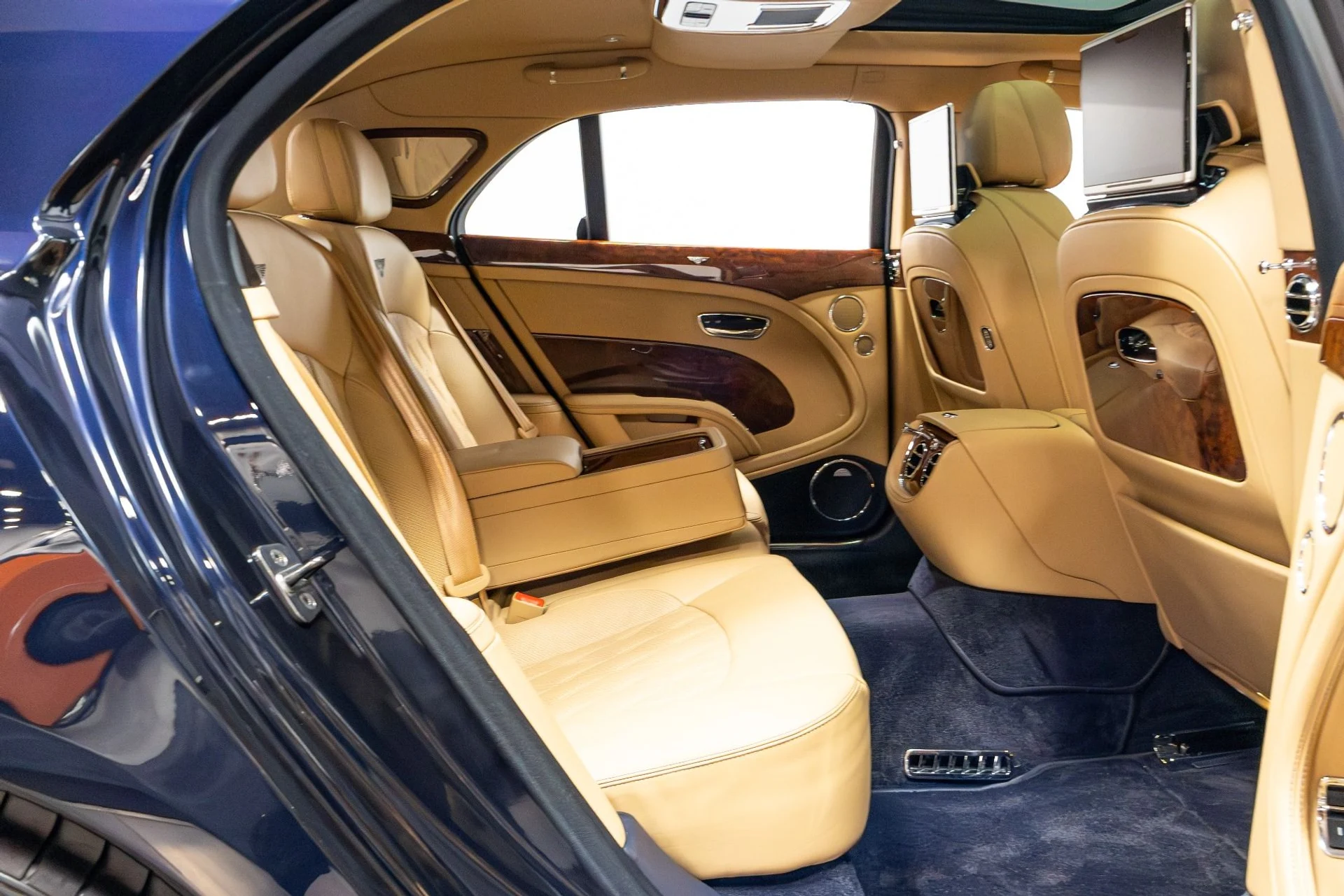 mph028_4272921887_Used_2017_Bentley_Mulsanne_1775514187_5391a0276d