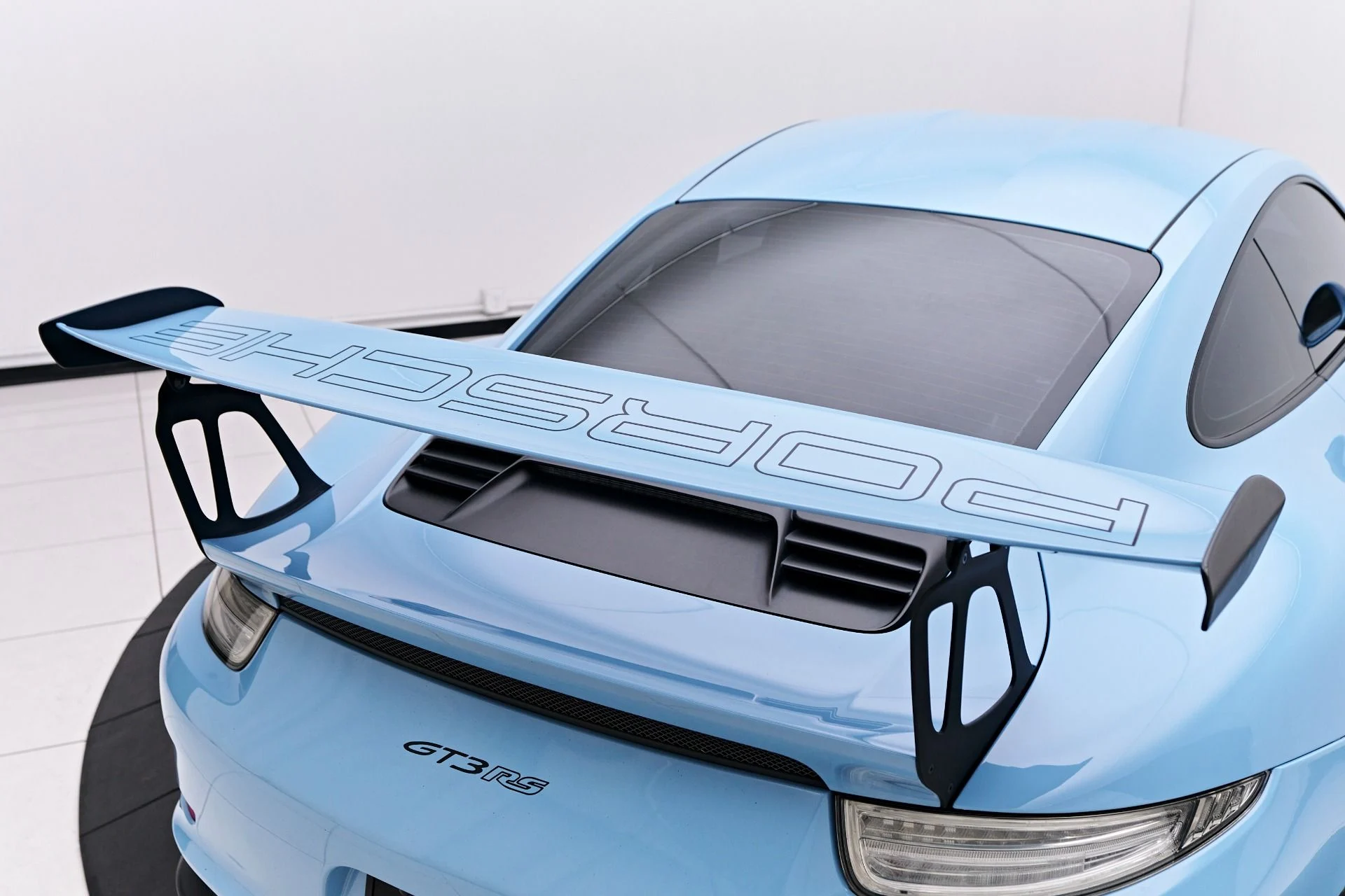 mph028_427839110_Used_2016_Porsche_911_GT_3_RS_1755310000_b645544a37