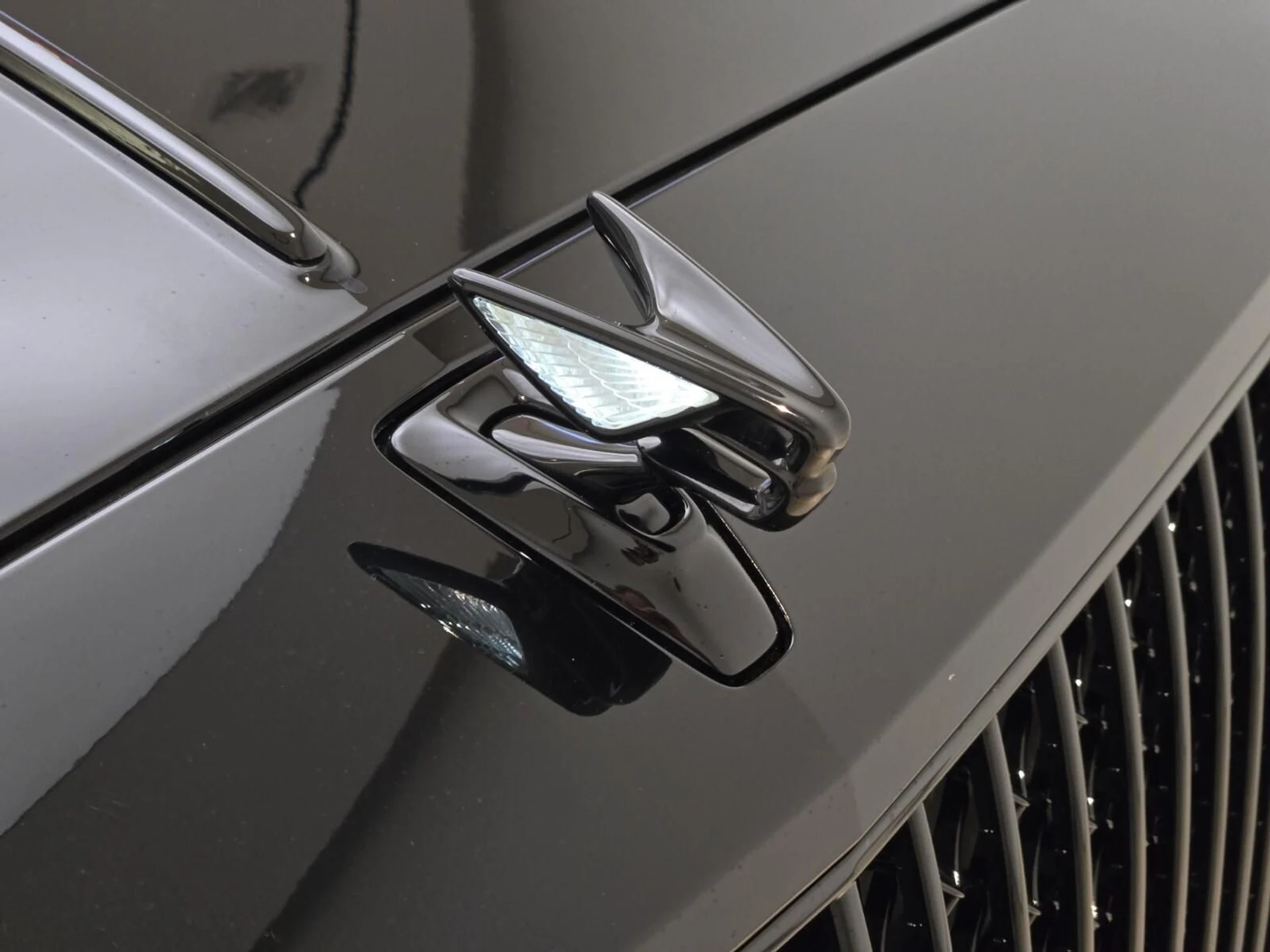mph028_4281639524_Used_2023_Bentley_Flying_Spur_V8_1761376121_68273cb386