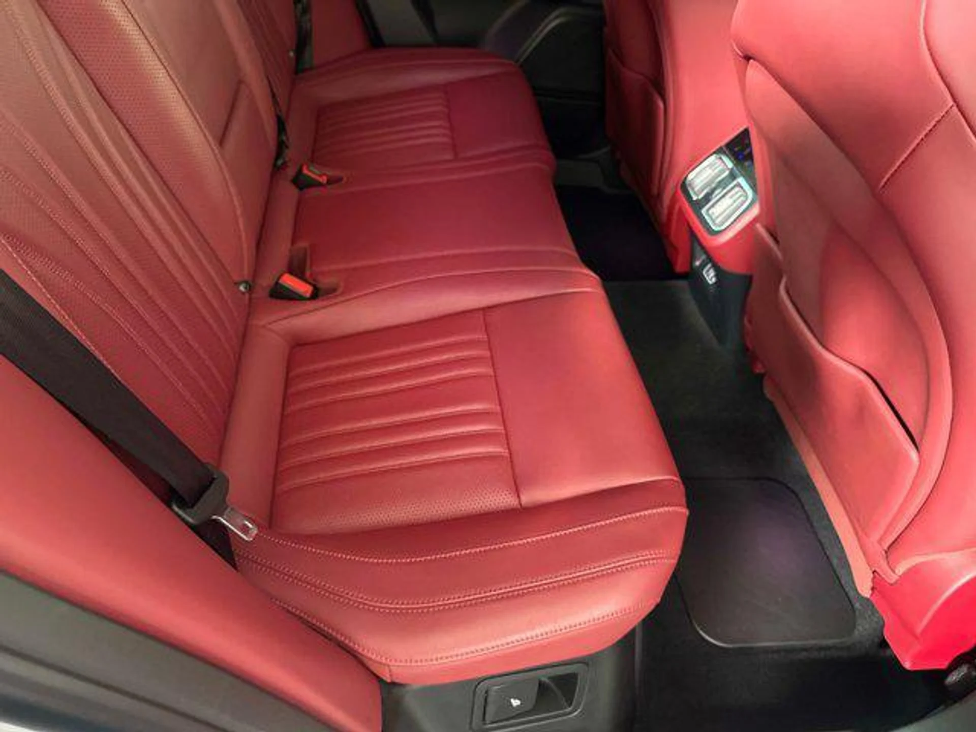 mph028_4283782190_uwy4fu_NG_31q4a8b_KF_Eki_Wa_Jq_Lc_244048c9c5