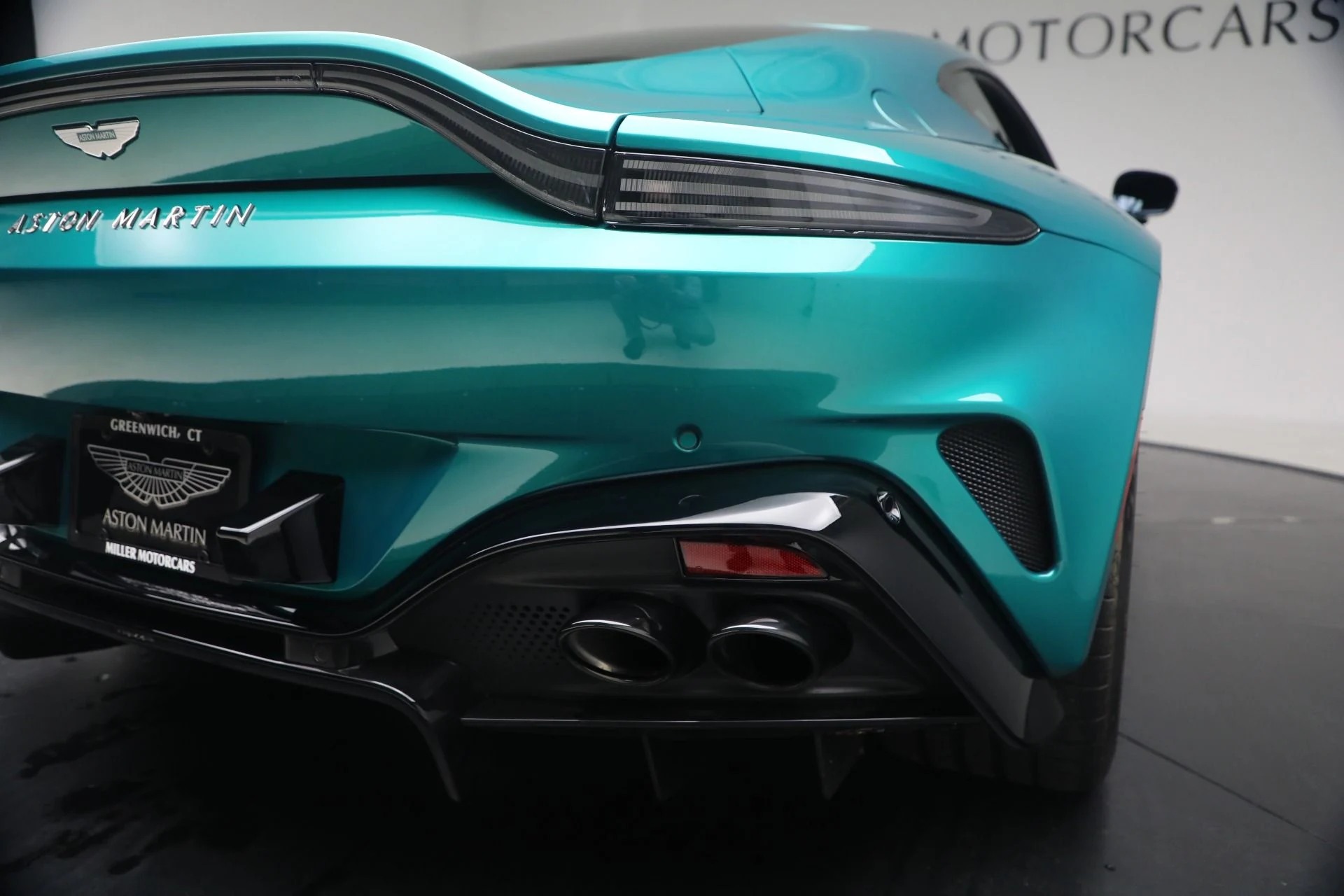 mph028_4284059604_Used_2025_Aston_Martin_Vantage_1766592758_c5ab8e1c46