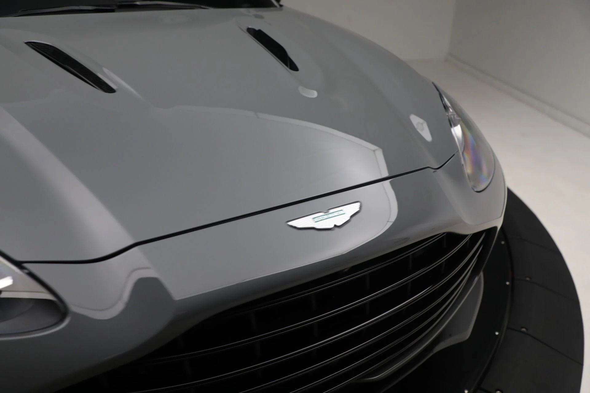 mph028_432284135_Used_2025_Aston_Martin_DBX_707_707_2afd5984f1