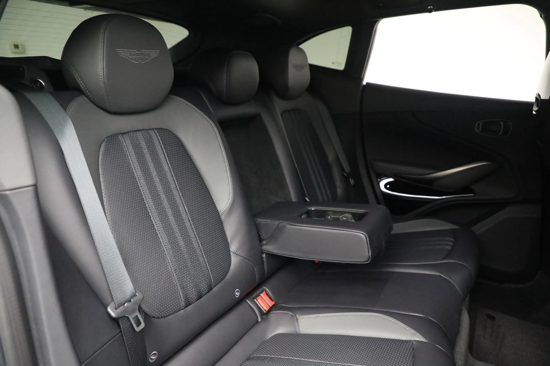 mph028_435774859_New_2025_Aston_Martin_DBX_707_dbdbca657b