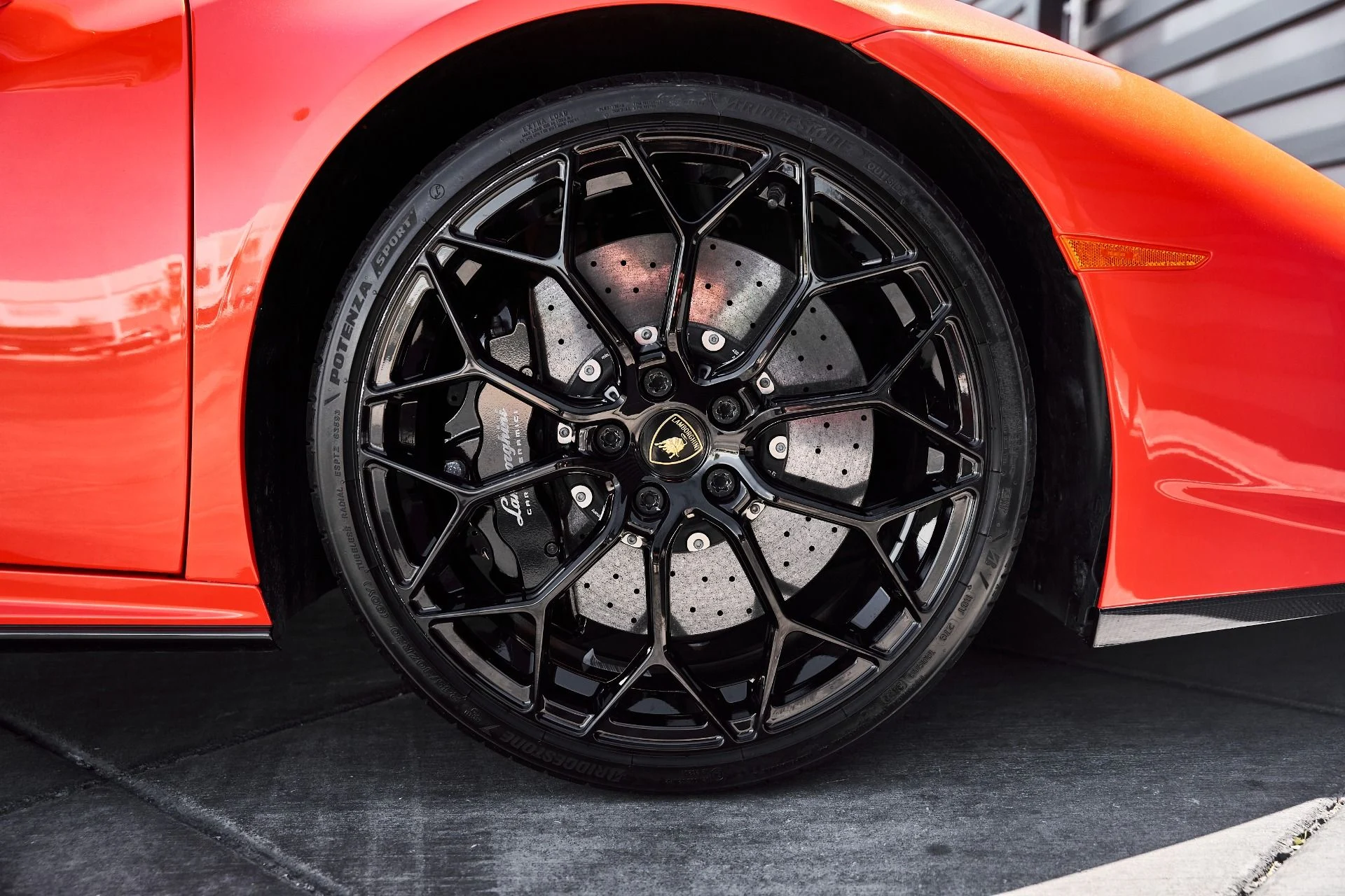 mph028_44678804_Used_2023_Lamborghini_Huracan_Tecnica_Base_1776477096_750befc4e3