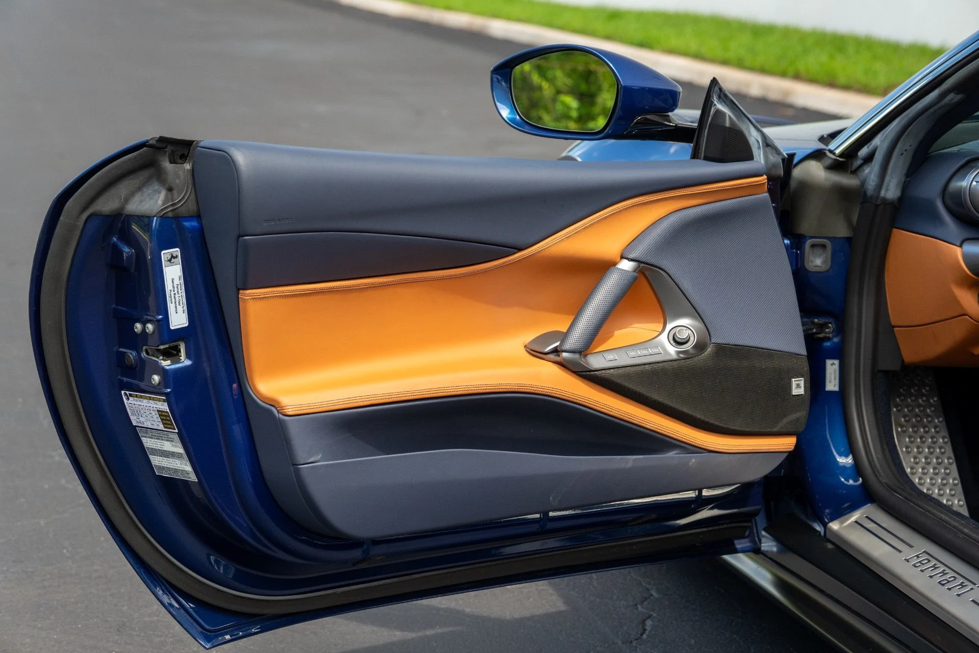 mph028_45826499_Used_2020_Ferrari_812_Superfast_1758742343_81934927f6