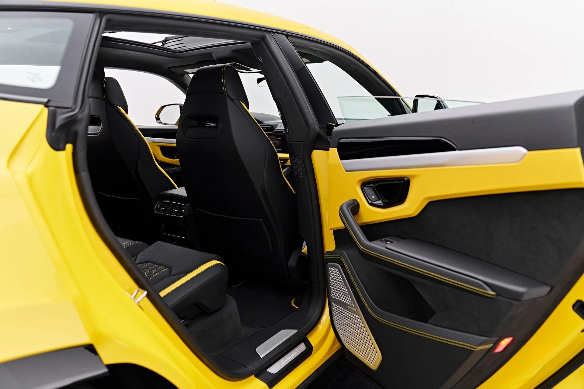 mph028_459267697_Used_2025_Lamborghini_Urus_SE_1788049888_5e059ac29b