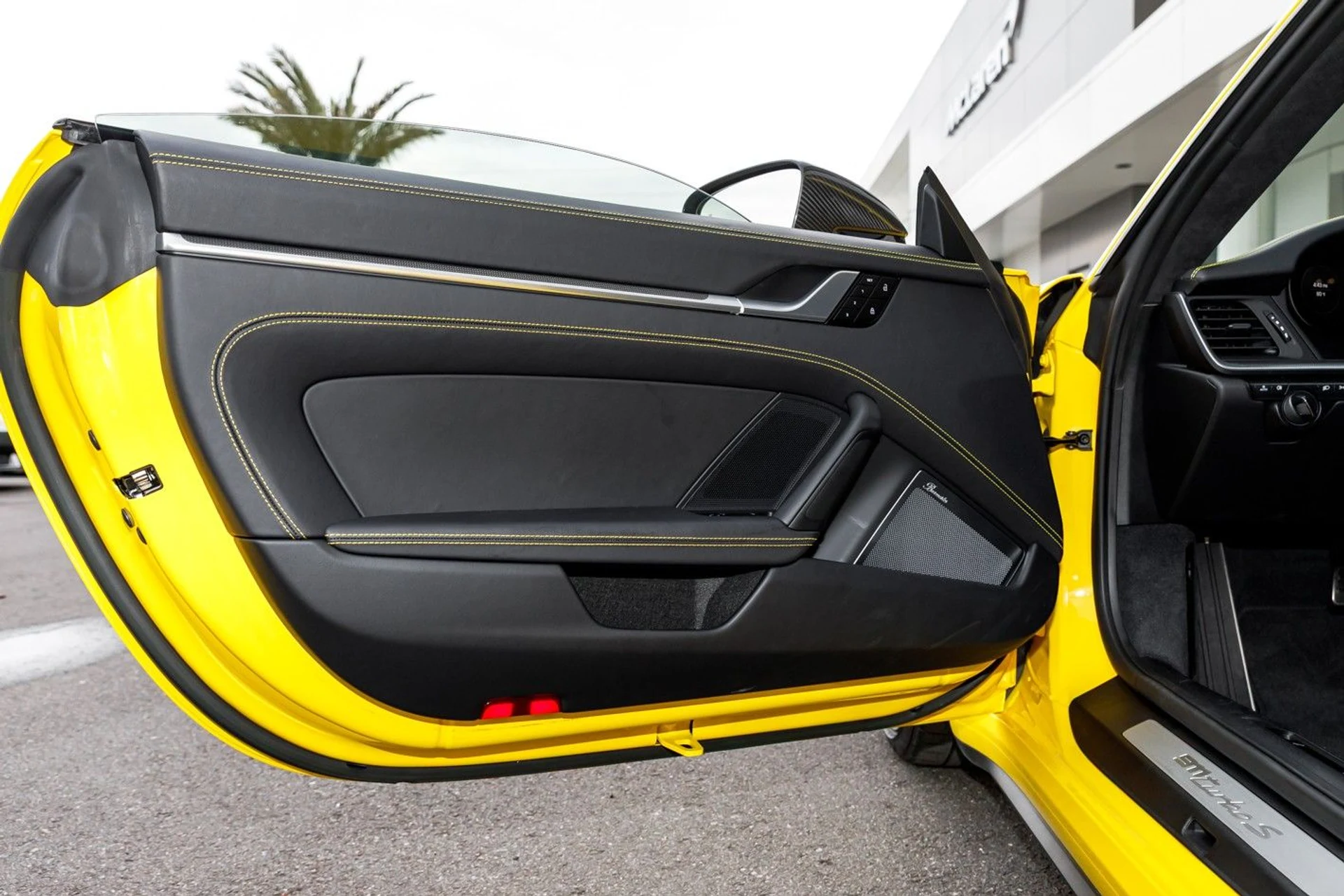 mph028_461054449_622_p29_l_a177460a48