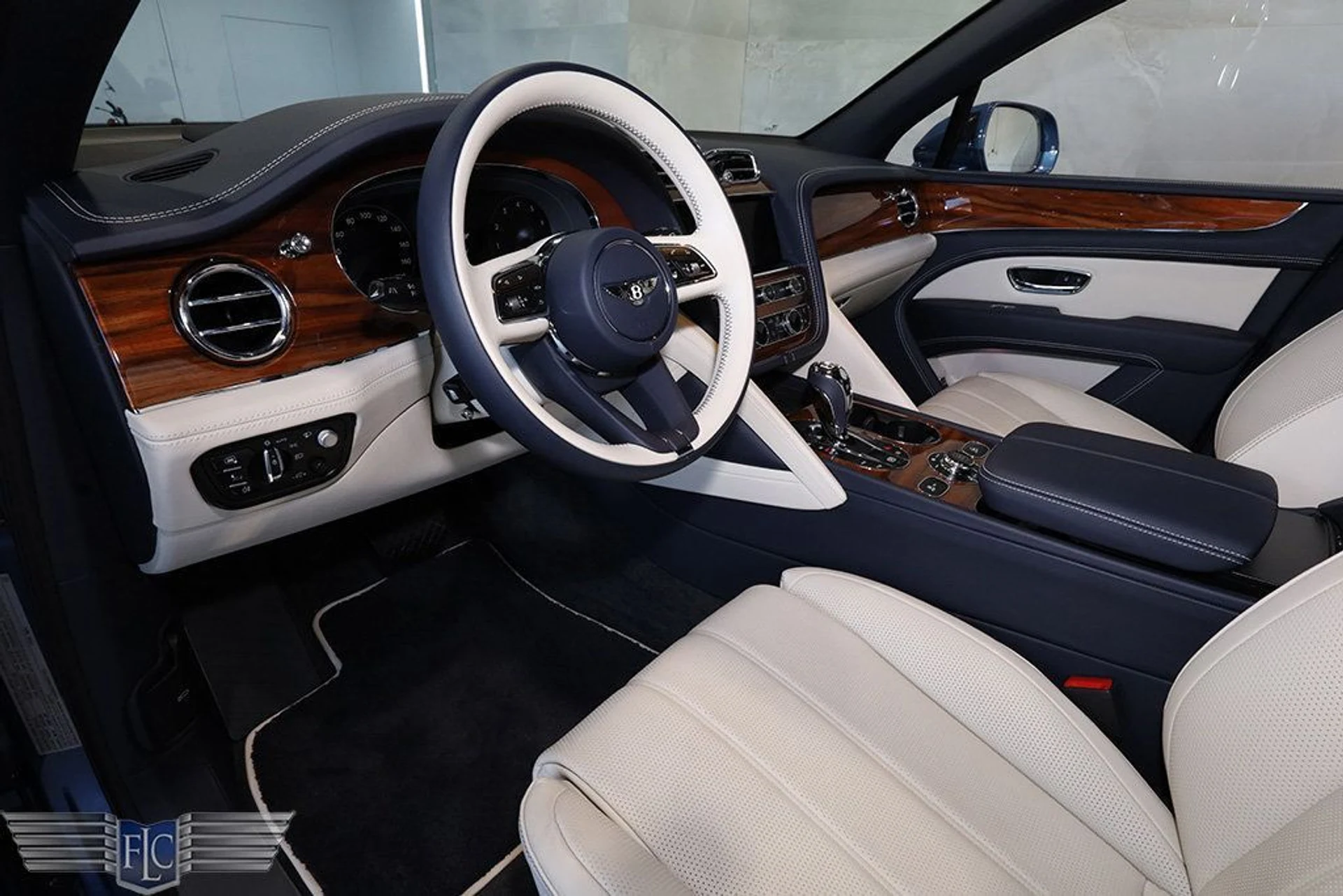 mph028_469347357_used_2022_bentley_bentayga_v8awd_9689_22903607_29_1024_eccfe75458