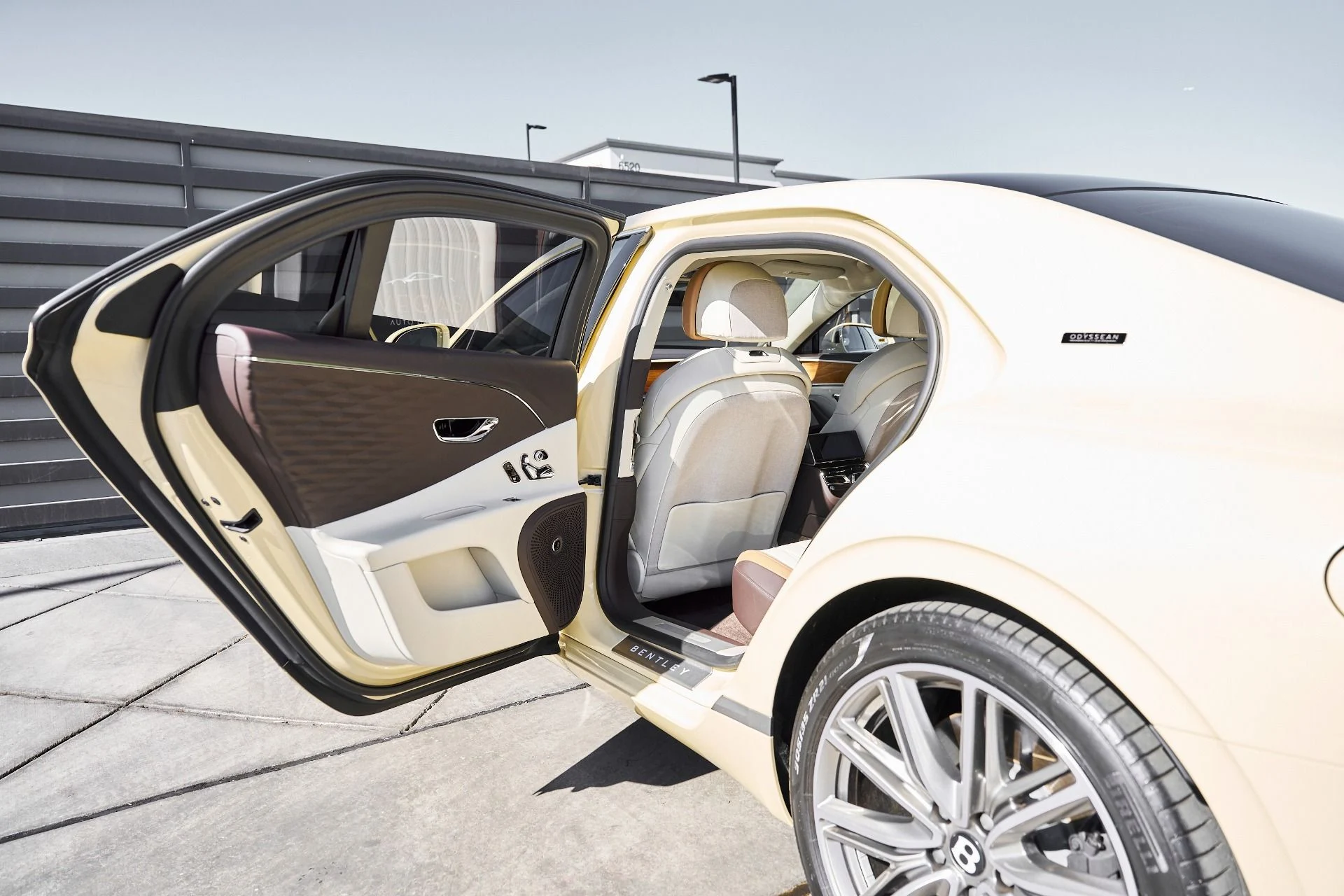 mph028_48210058_Used_2023_Bentley_Flying_Spur_Hybrid_Odyssean_Edition_1770692452_716c801dbf