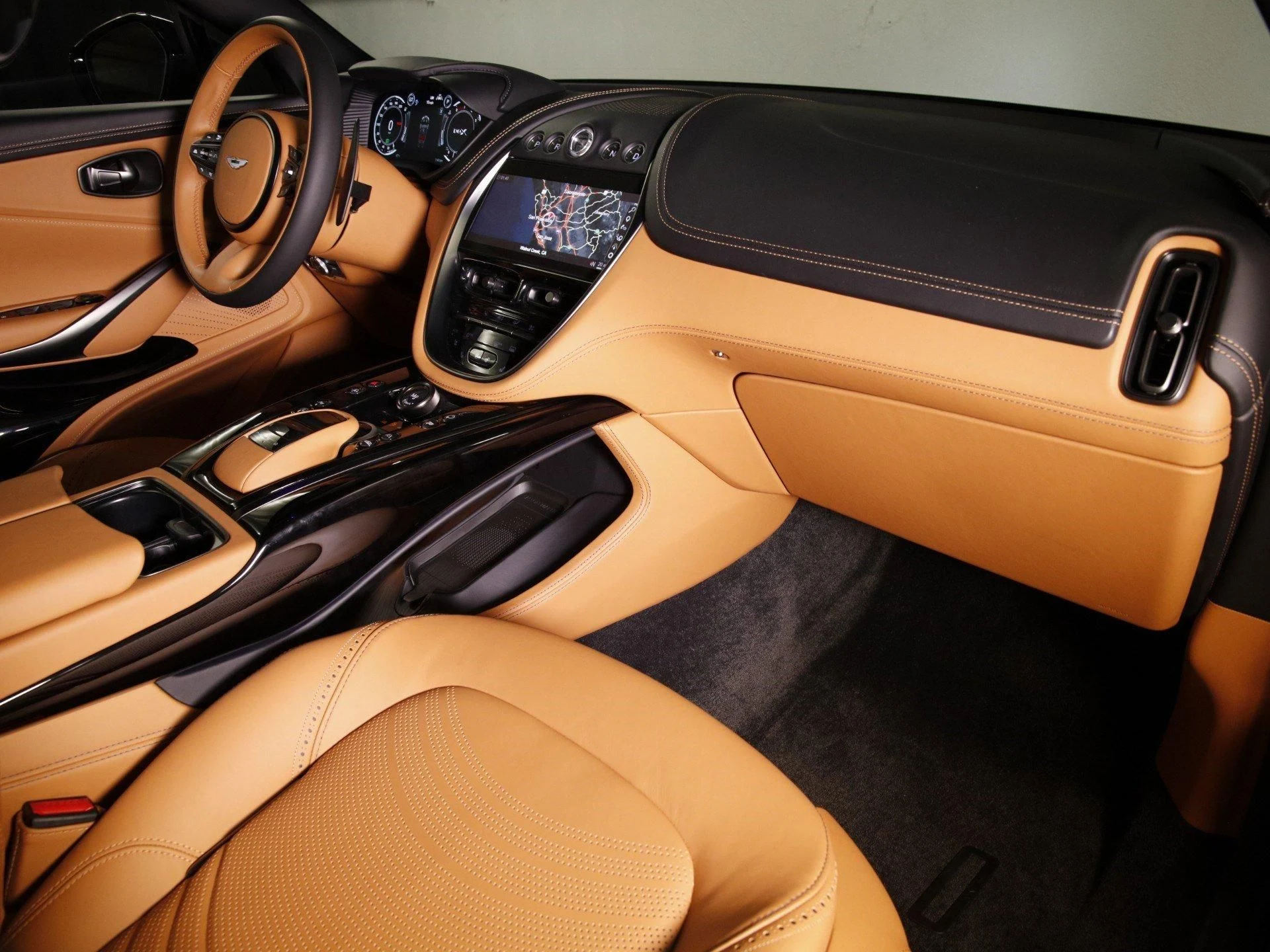 mph028_483004100_Used_2024_Aston_Martin_DBX_707_1710413878_501644daee