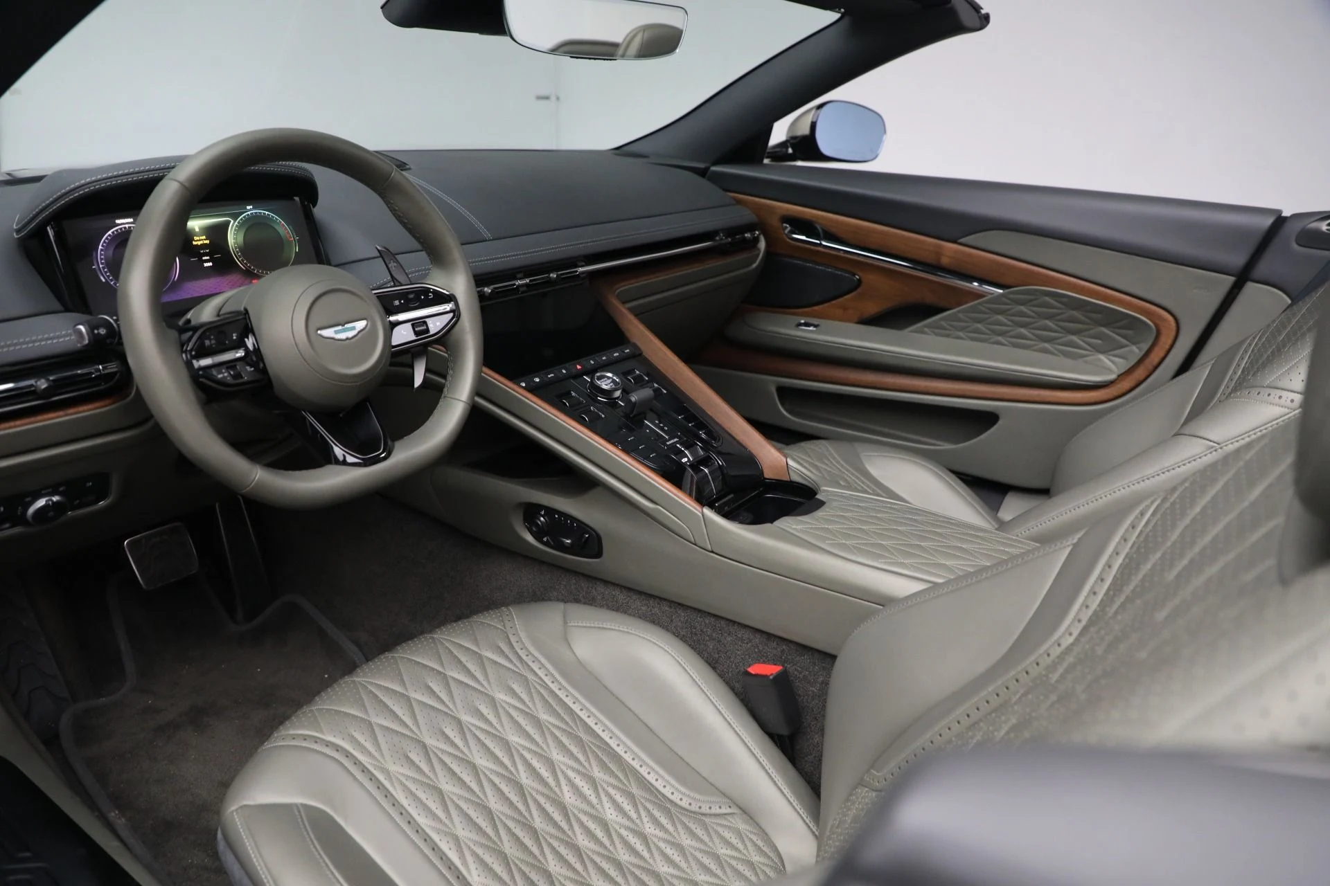mph028_489317398_New_2024_Aston_Martin_DB_12_Volante_60b7442d08