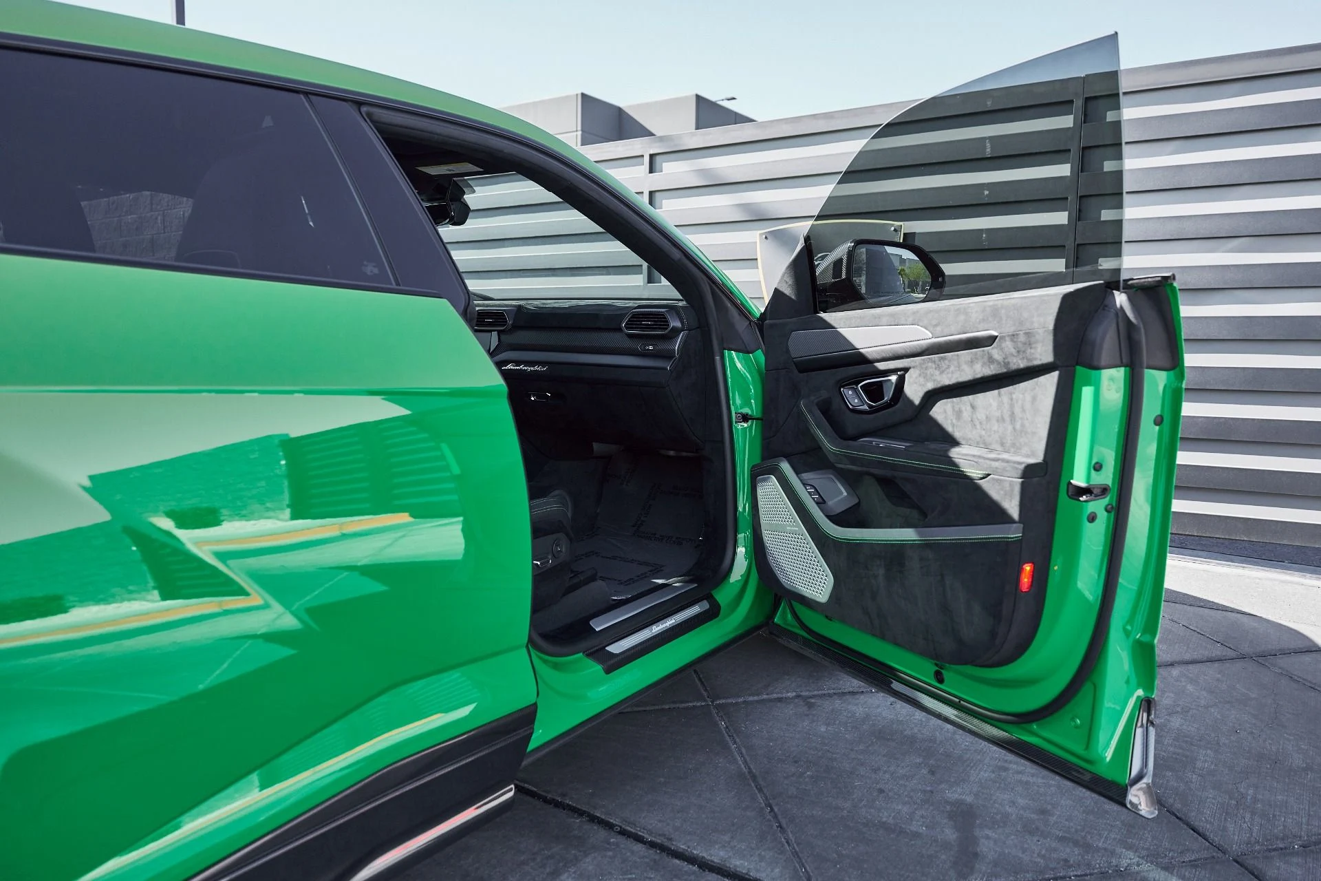 mph028_501588256_Used_2024_Lamborghini_Urus_Performante_1770171846_2892ebfbc4