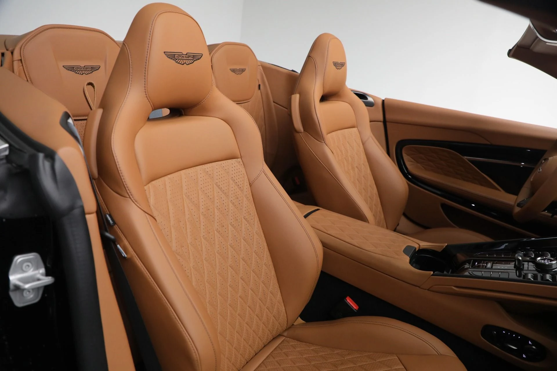 mph028_525486190_New_2025_Aston_Martin_DB_12_Volante_6820742e35