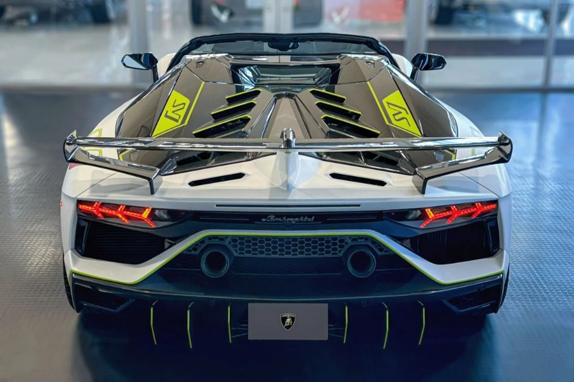 mph028_526011961_Used_2021_Lamborghini_Aventador_LP_770_4_SVJ_1765888248_4cb3f52fa4