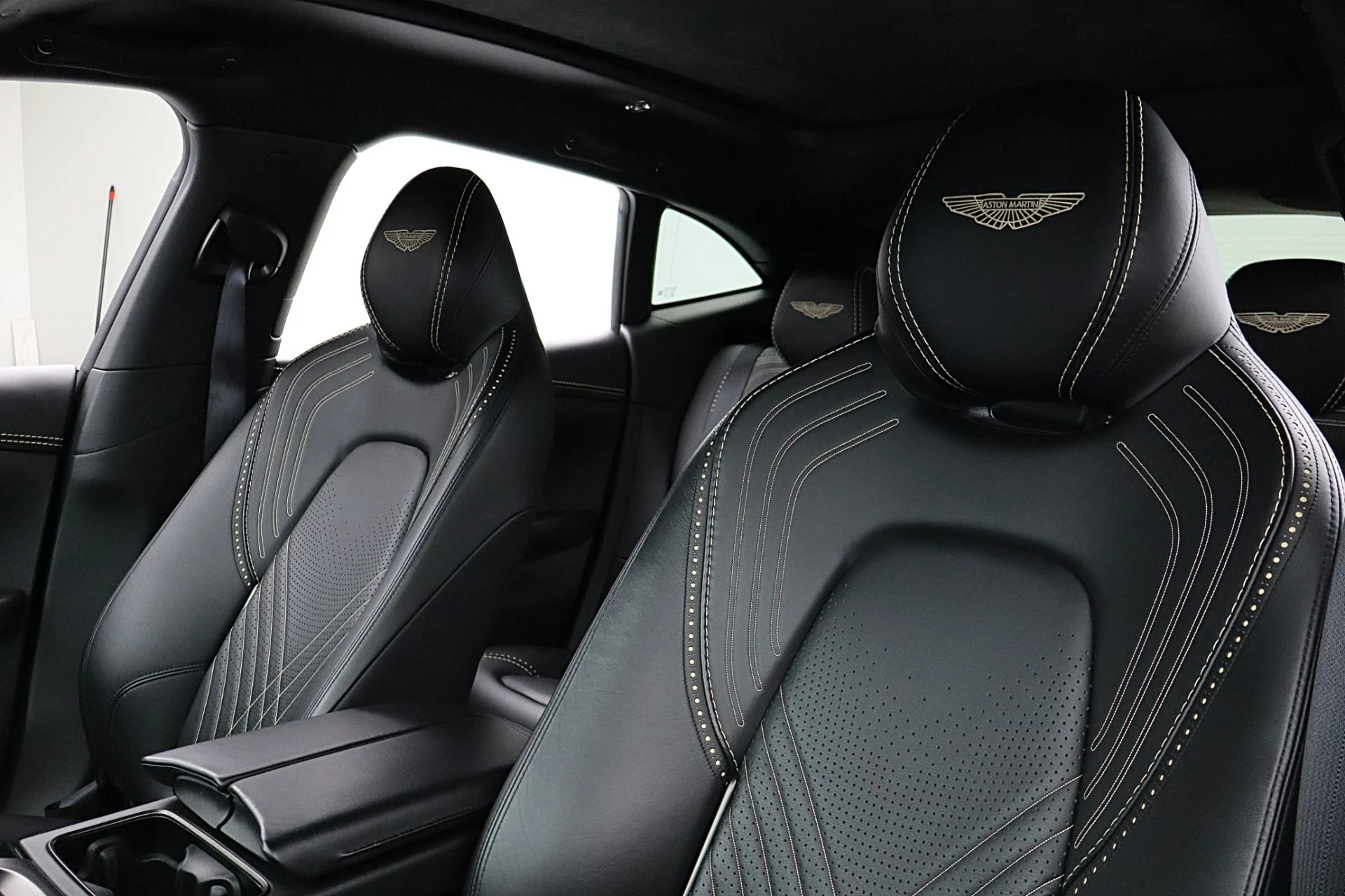 mph028_529311274_Used_2021_Aston_Martin_DBX_521355bd55