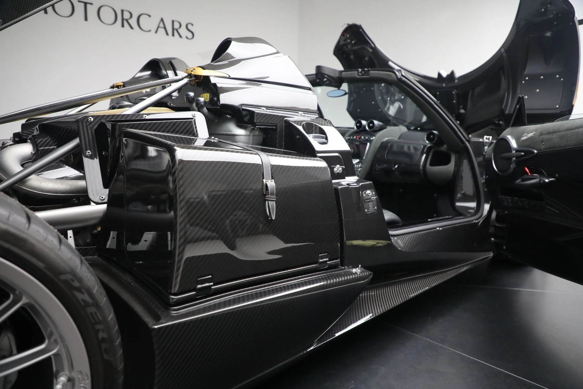 mph028_536620198_Used_2017_Pagani_Huayra_Roadster_1769208327_231a30ee9a