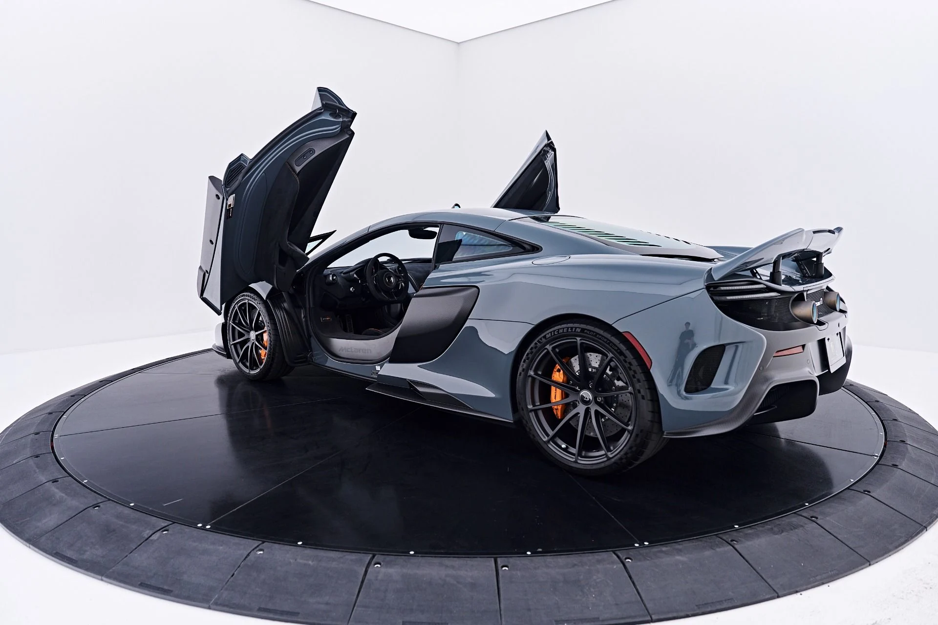 mph028_537477576_Used_2016_Mc_Laren_675_LT_Base_1784331599_19d6b036c2