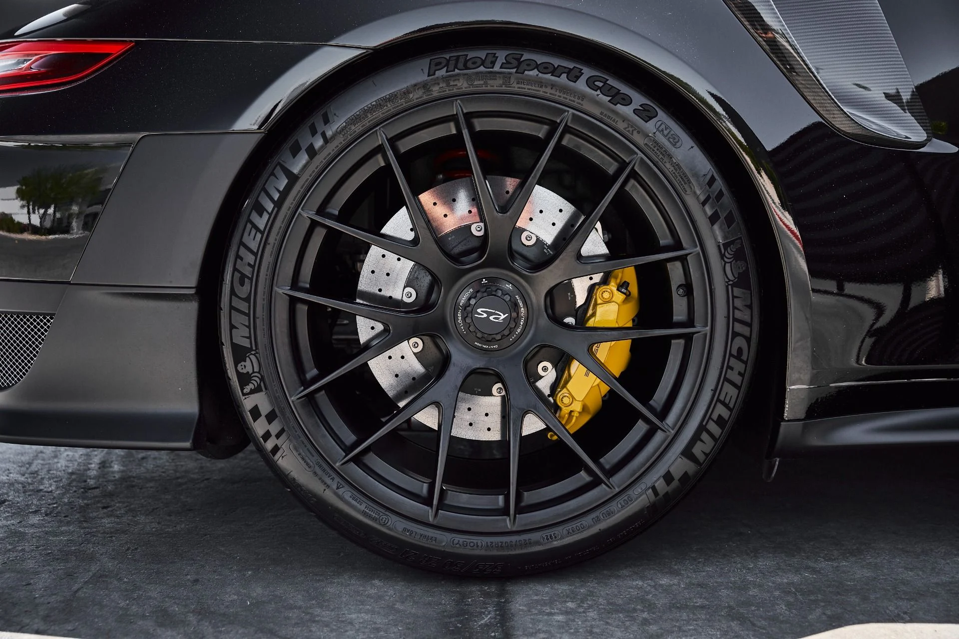mph028_538790736_Used_2018_Porsche_911_GT_2_RS_1778880918_fe3466644d