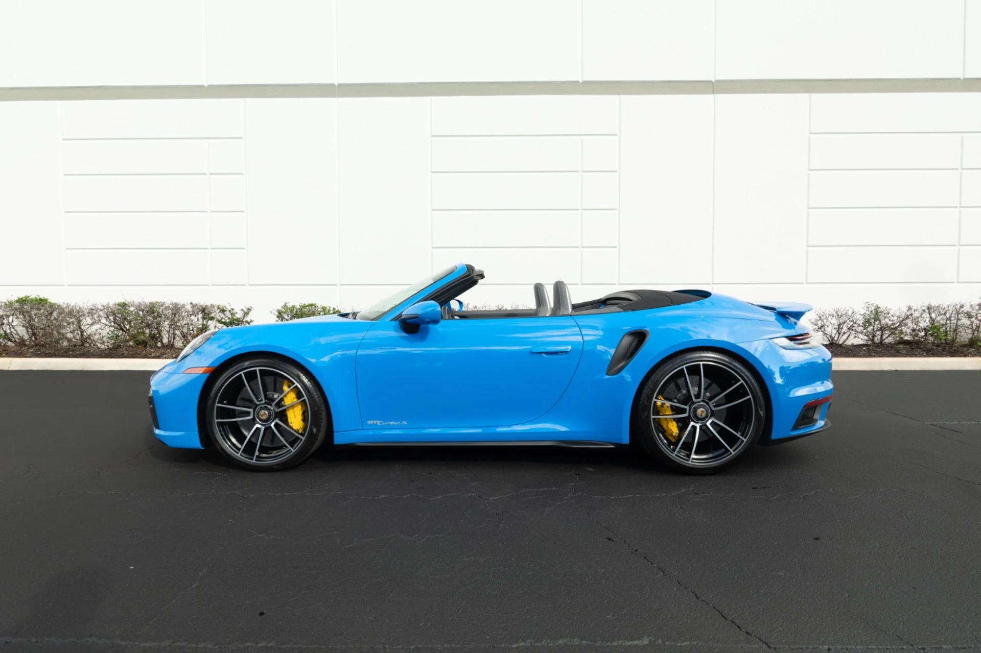 mph028_541437350_Used_2023_Porsche_911_Turbo_S_1759285627_ab4df56d4a