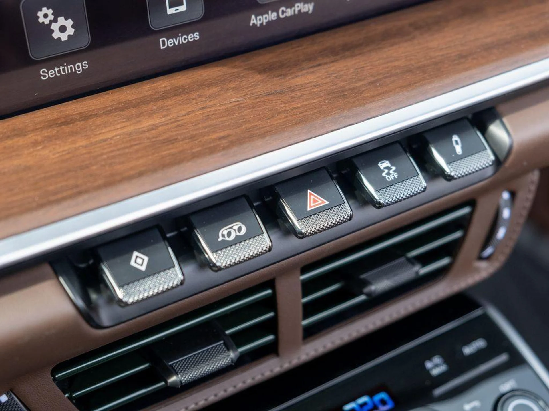 mph028_545747386_z_LM_Do66_Xvos_S3u0q5_BH_La6g_Zcs_cd7b9a6659