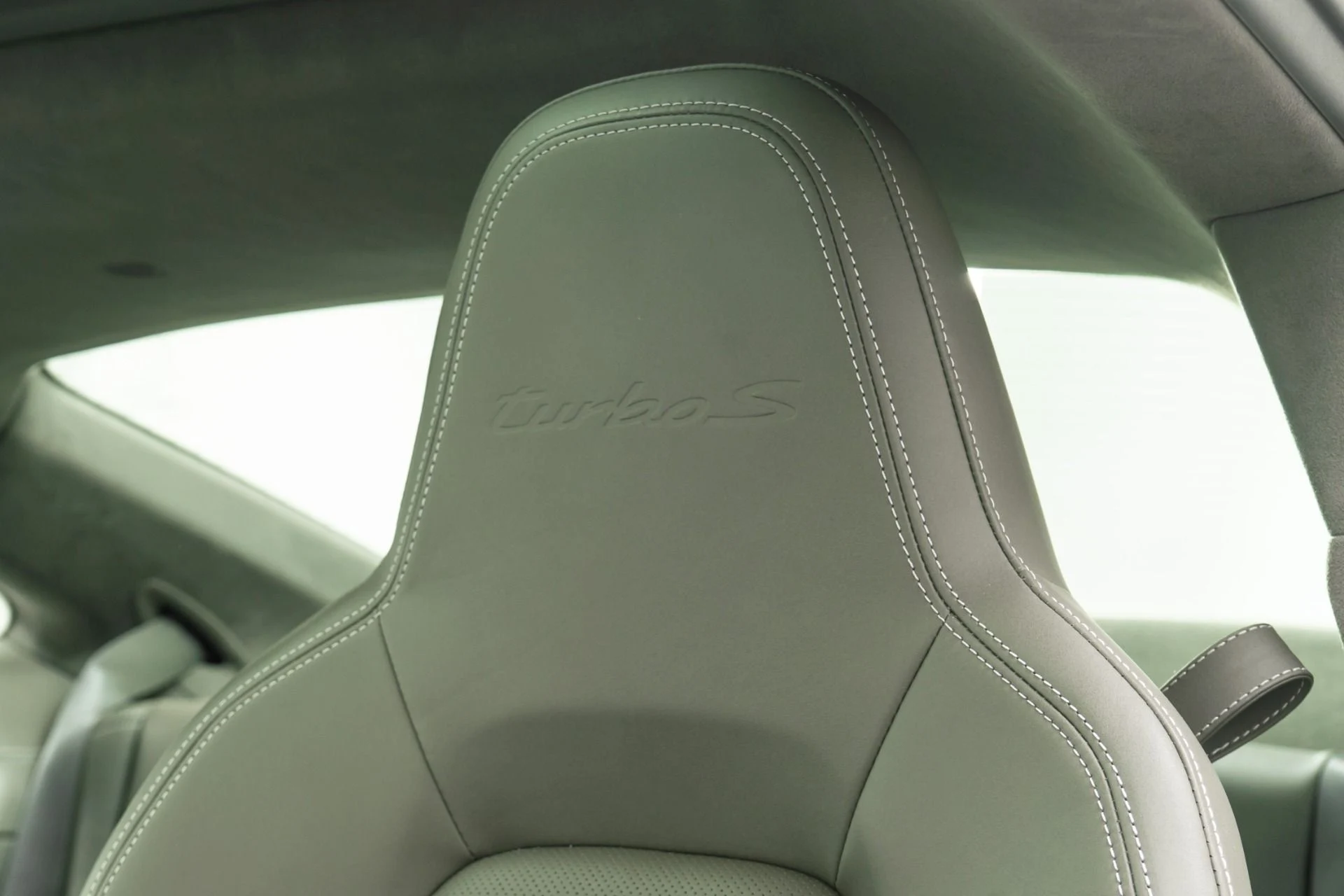 mph028_550074561_Used_2022_Porsche_911_Turbo_S_1759528517_9a703cb0bd