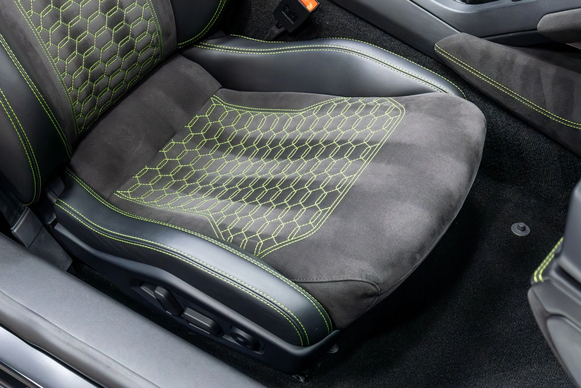 mph028_553778061_Used_2017_Lamborghini_Huracan_1775865662_4d62b39f68