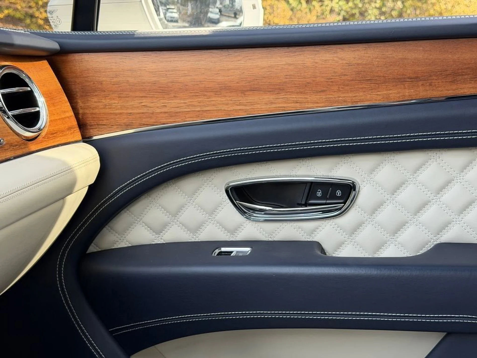 mph028_55393015_8560aa76ad2043ef81b5e8dde73e246f_e4d6a27c42