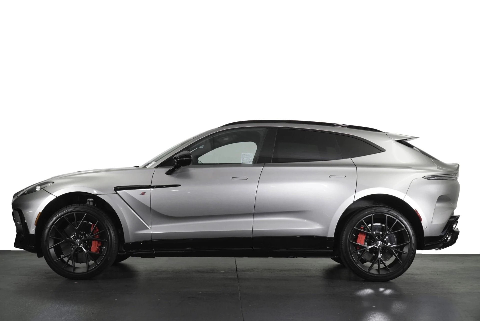 mph028_559549435_New_2026_Aston_Martin_DBX_S_1781900282_c1bf4ae1b1