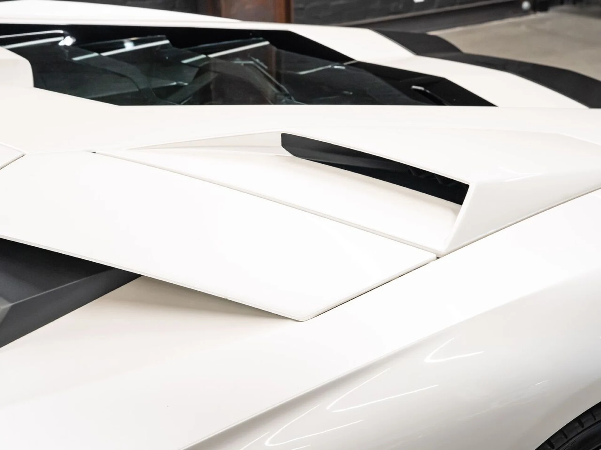 mph028_565382047_lamborghini_aventador_2017_53a2b9f180