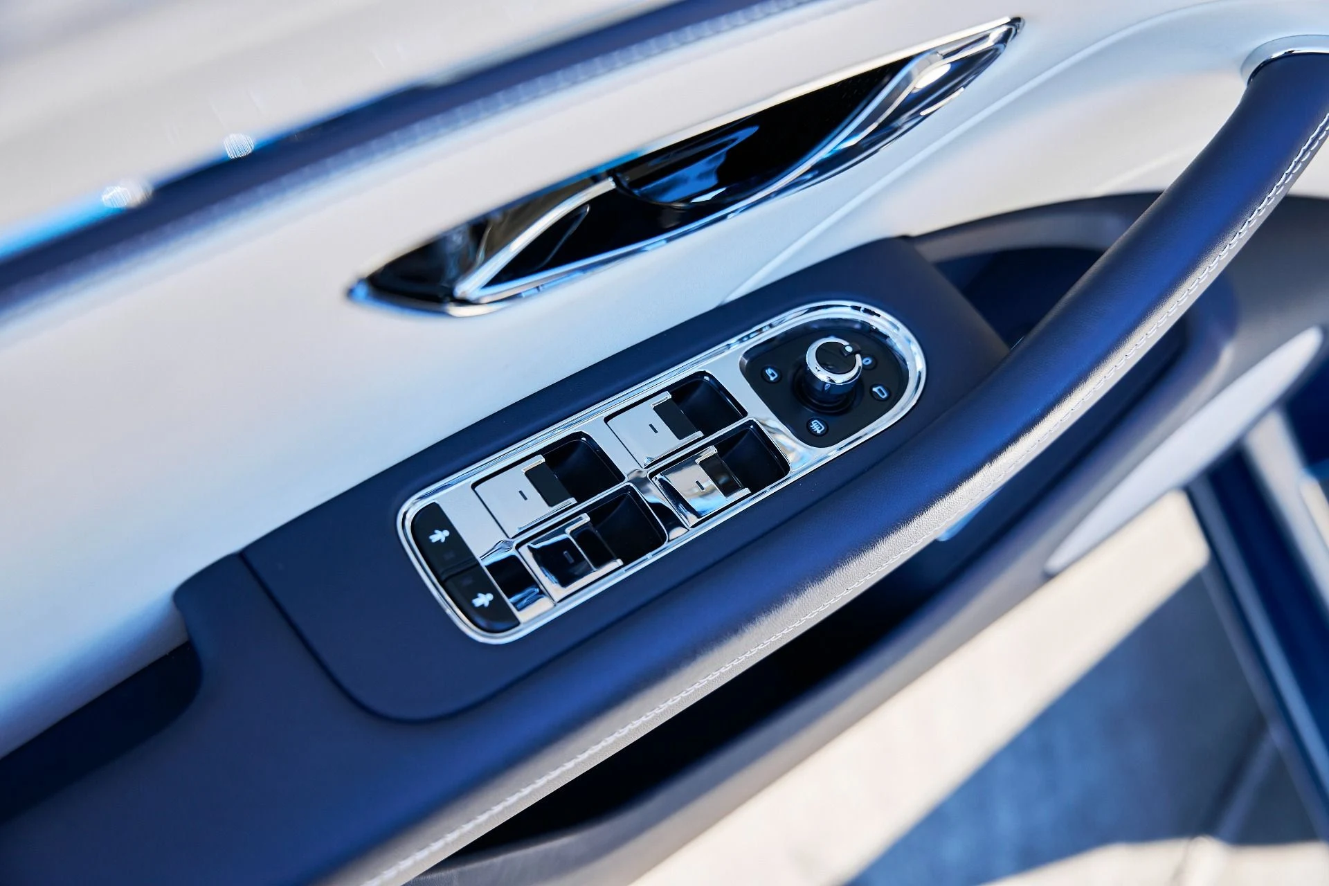 mph028_570733134_Used_2024_Bentley_Flying_Spur_Mulliner_V8_1768876576_fe61e00a66