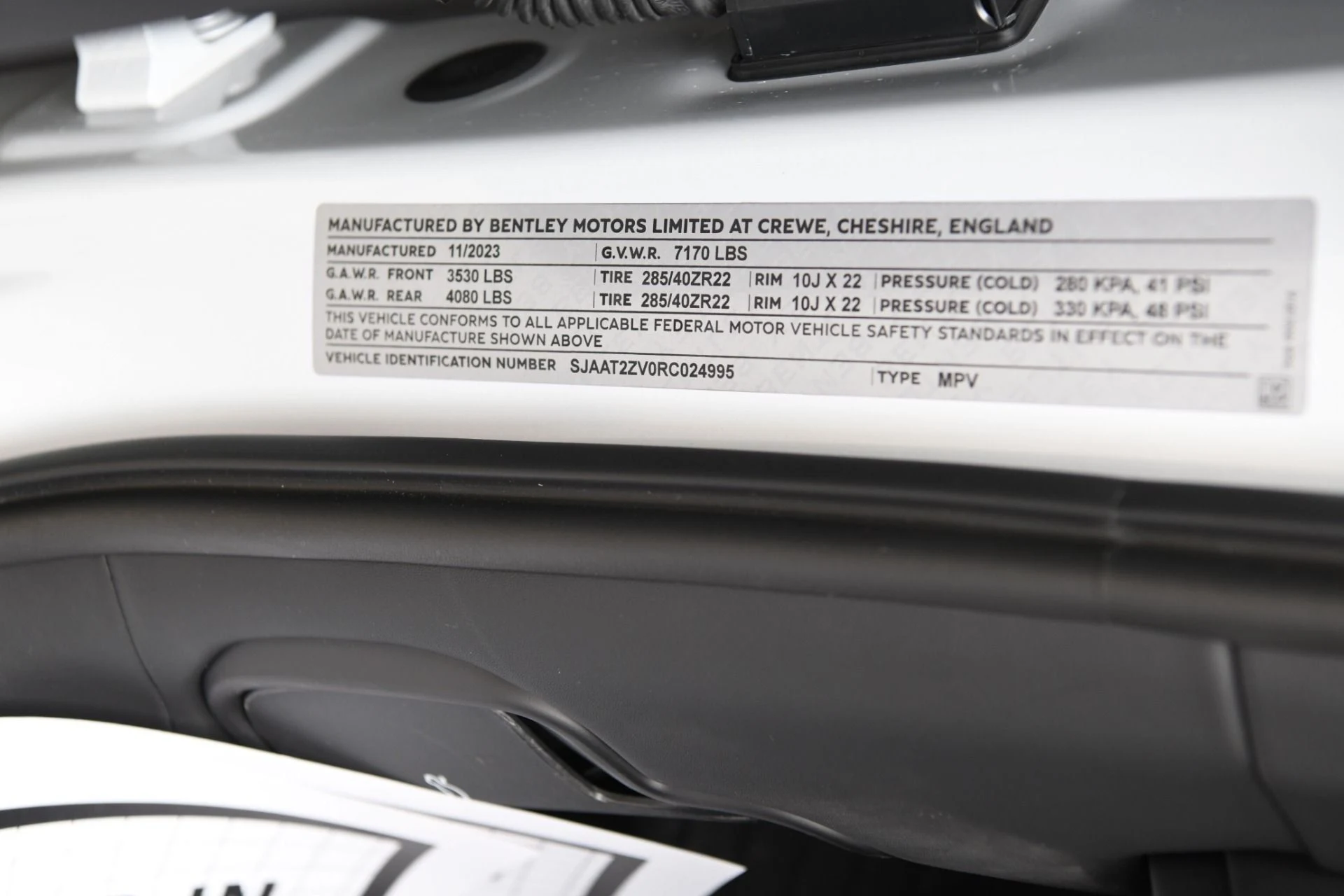 mph028_581711139_Used_2024_Bentley_Bentayga_Azure_V8_1756931612_5add48566c