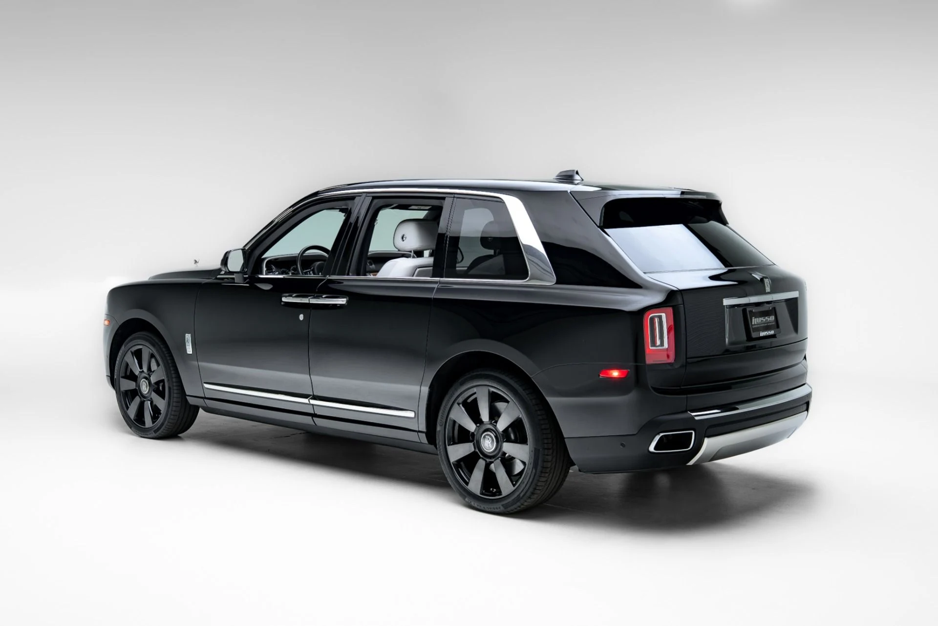 mph028_596918229_Used_2023_Rolls_Royce_Cullinan_1777310585_af53411238