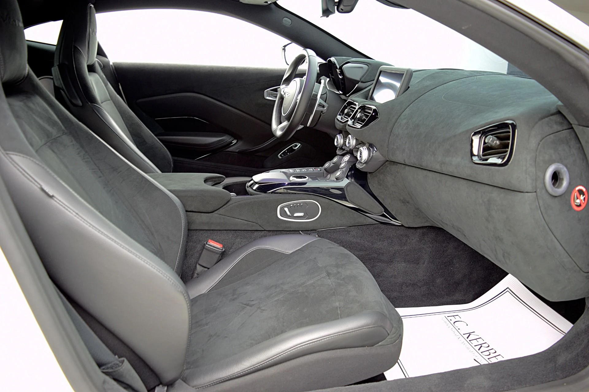 mph028_597827788_Used_2019_Aston_Martin_Vantage_6ee2ccf557