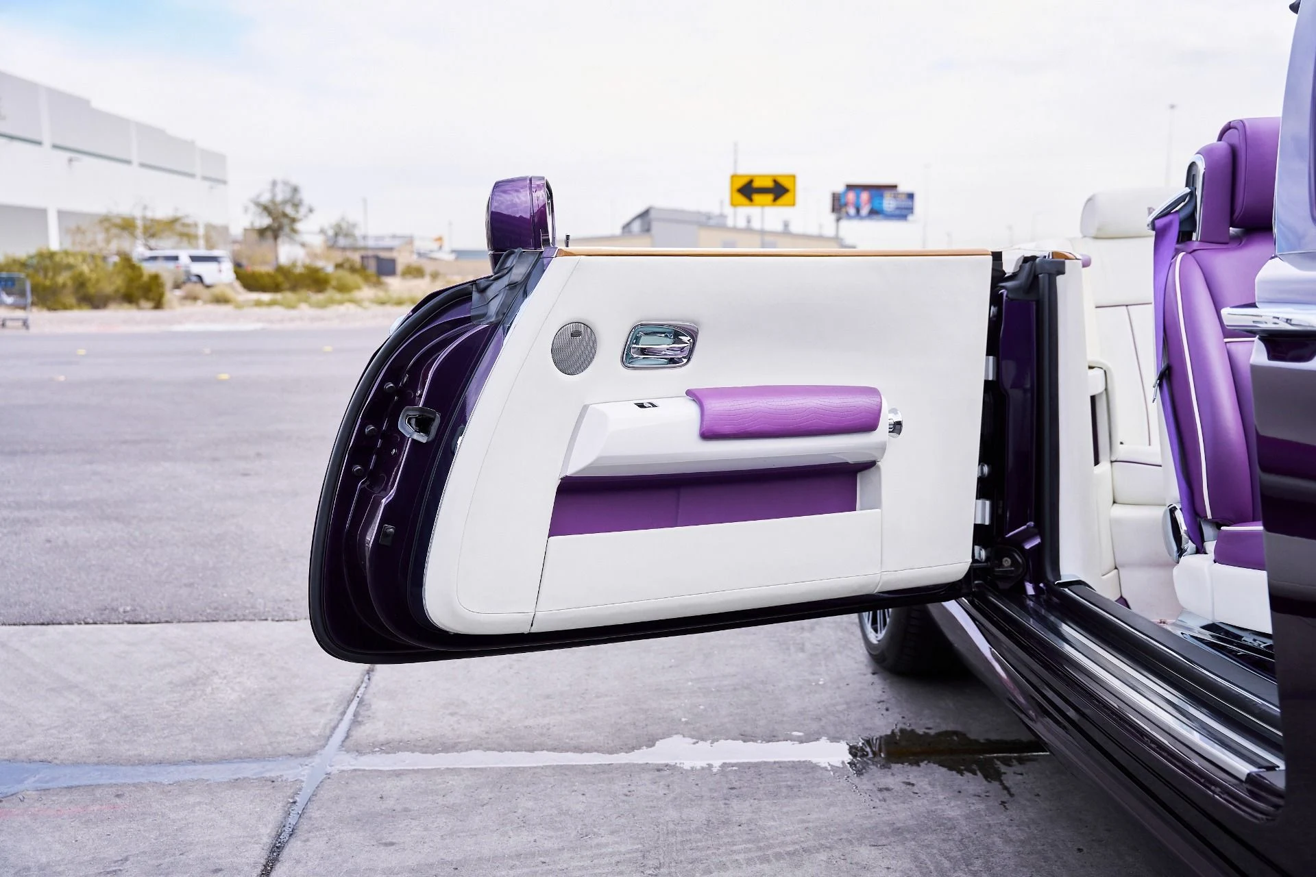 mph028_598975848_Used_2008_Rolls_Royce_Phantom_Drophead_Coupe_Base_1769136012_ea771c908b