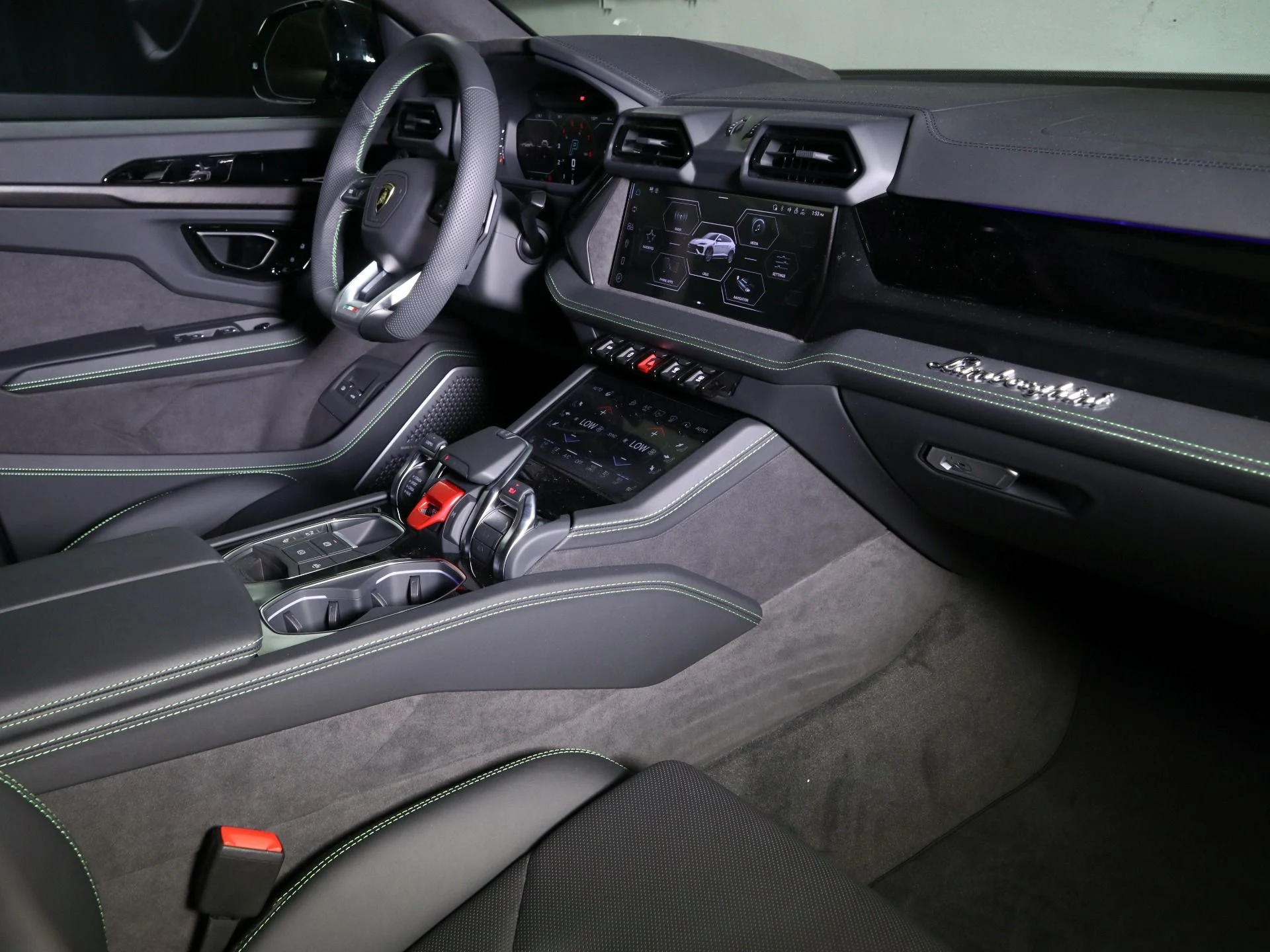 mph028_599605002_New_2025_Lamborghini_Urus_SE_1756395127_3a4125a5c0