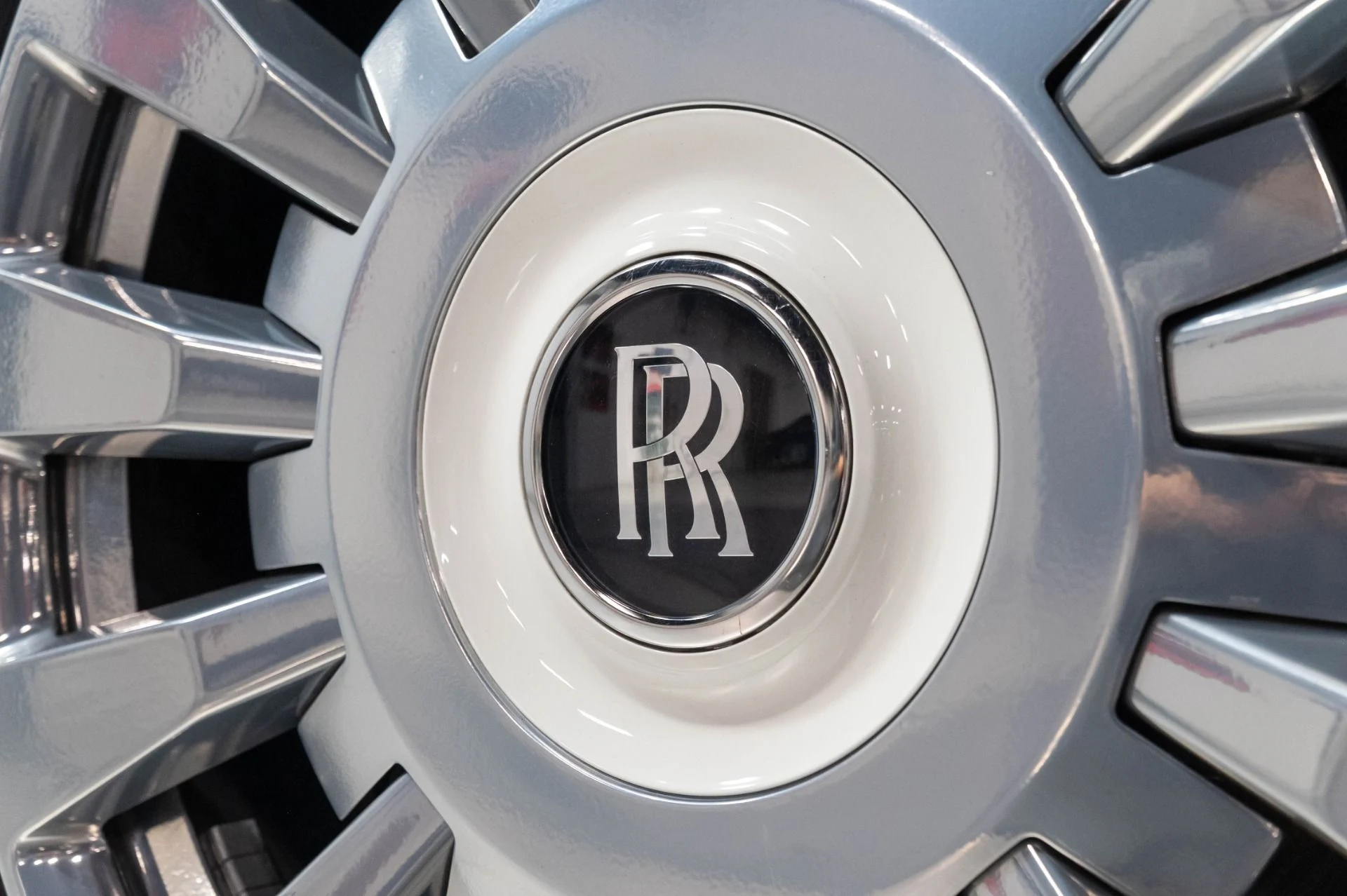 mph028_605120864_Used_2019_Rolls_Royce_Phantom_1784063951_57d4210054