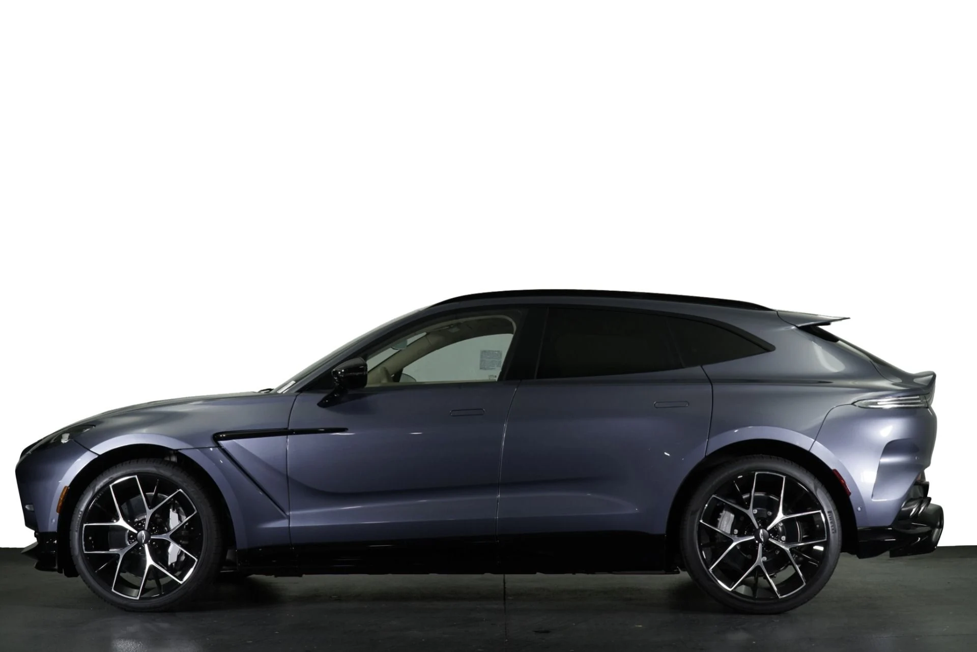 mph028_608603655_New_2026_Aston_Martin_DBX_707_1765563110_ff633b9e4a