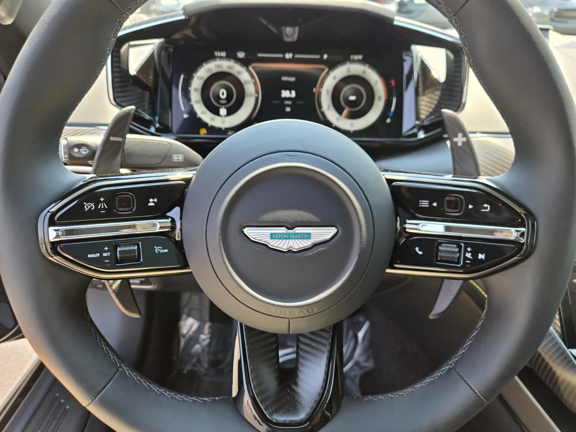 mph028_609146387_New_2025_Aston_Martin_Vanquish_V12_1754459305_0a8dd5df05