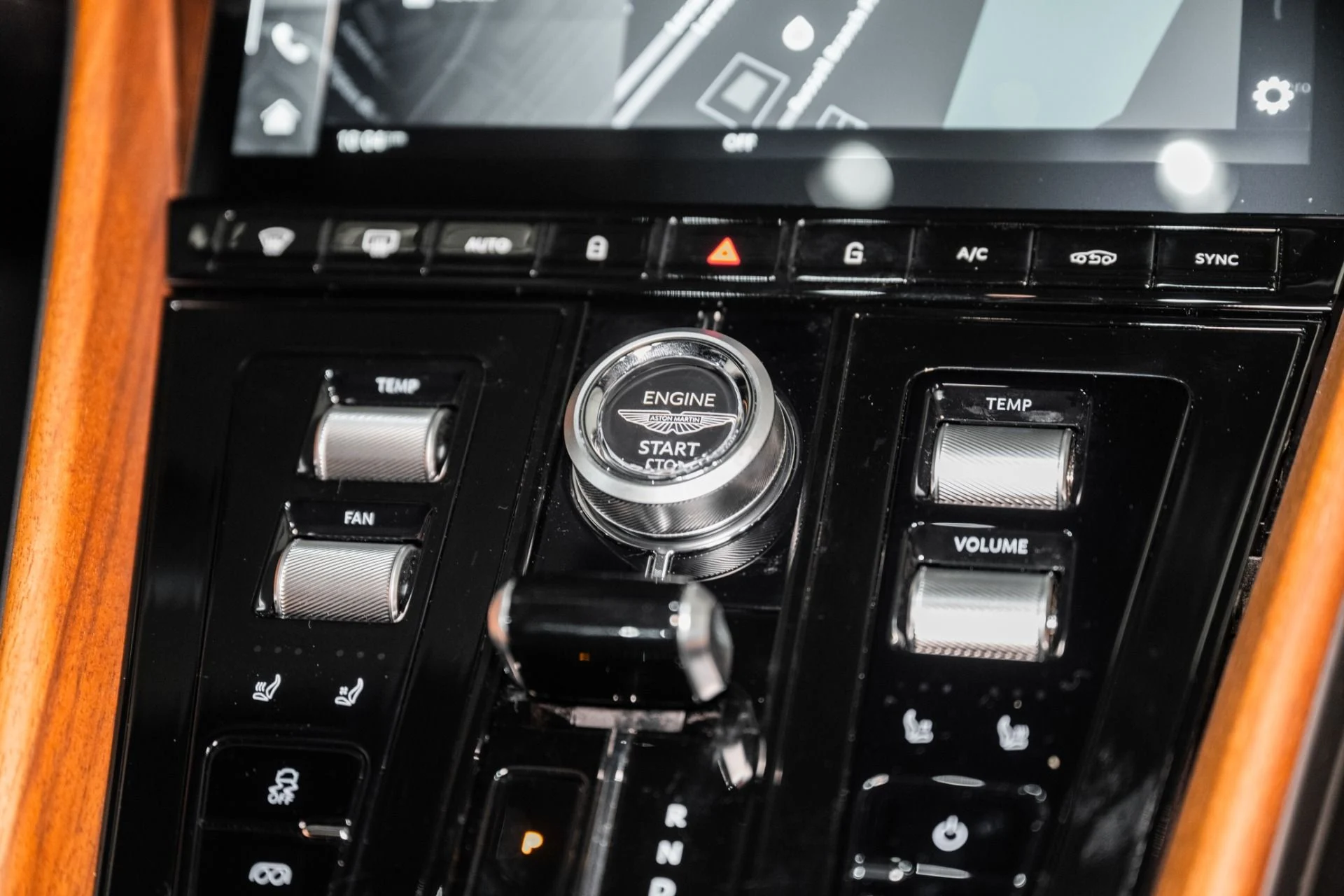 mph028_609209028_Used_2025_Aston_Martin_DB_12_Coupe_1748960287_6074af5166