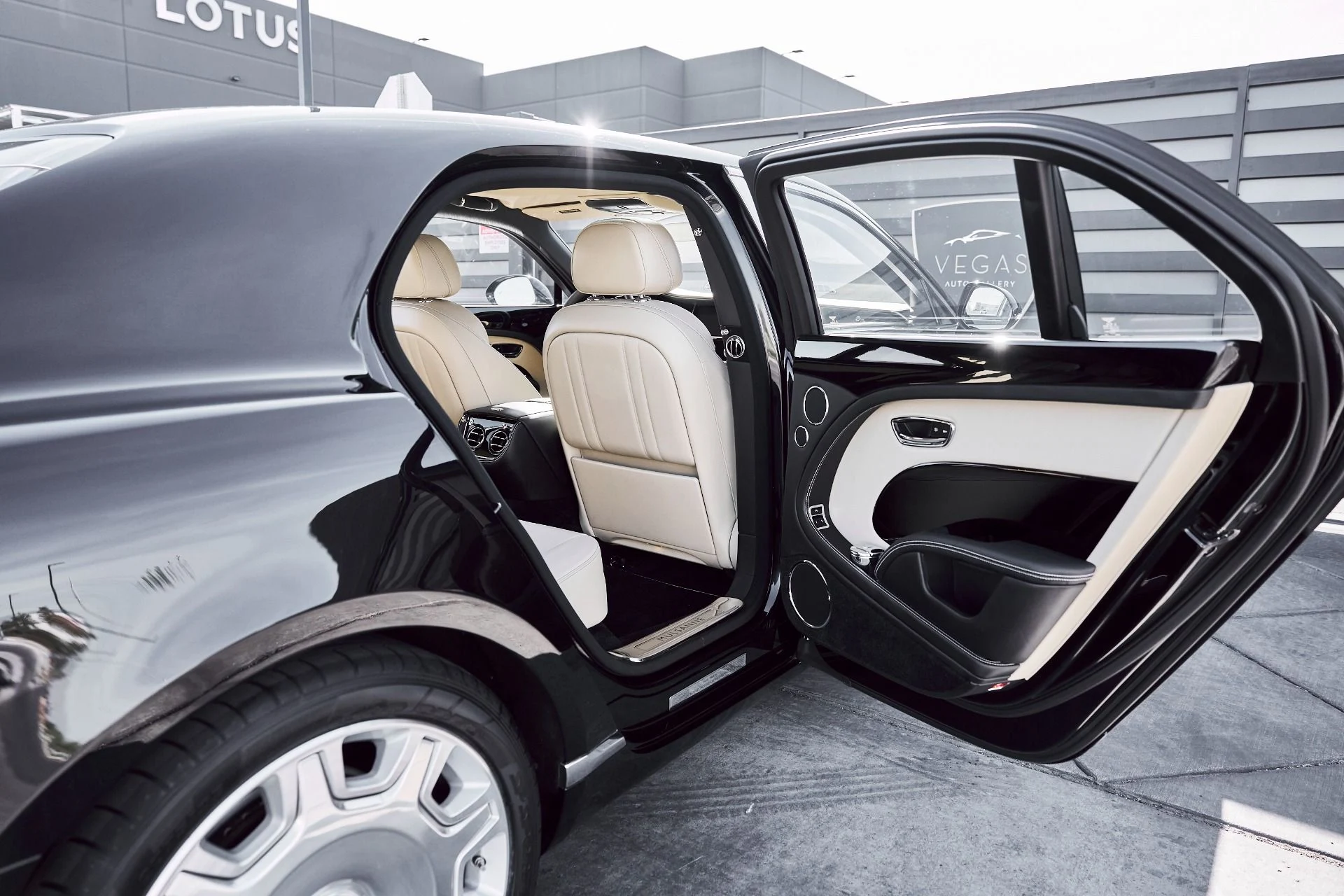 mph028_614307563_Used_2019_Bentley_Mulsanne_Base_1773861363_a64b6753b0