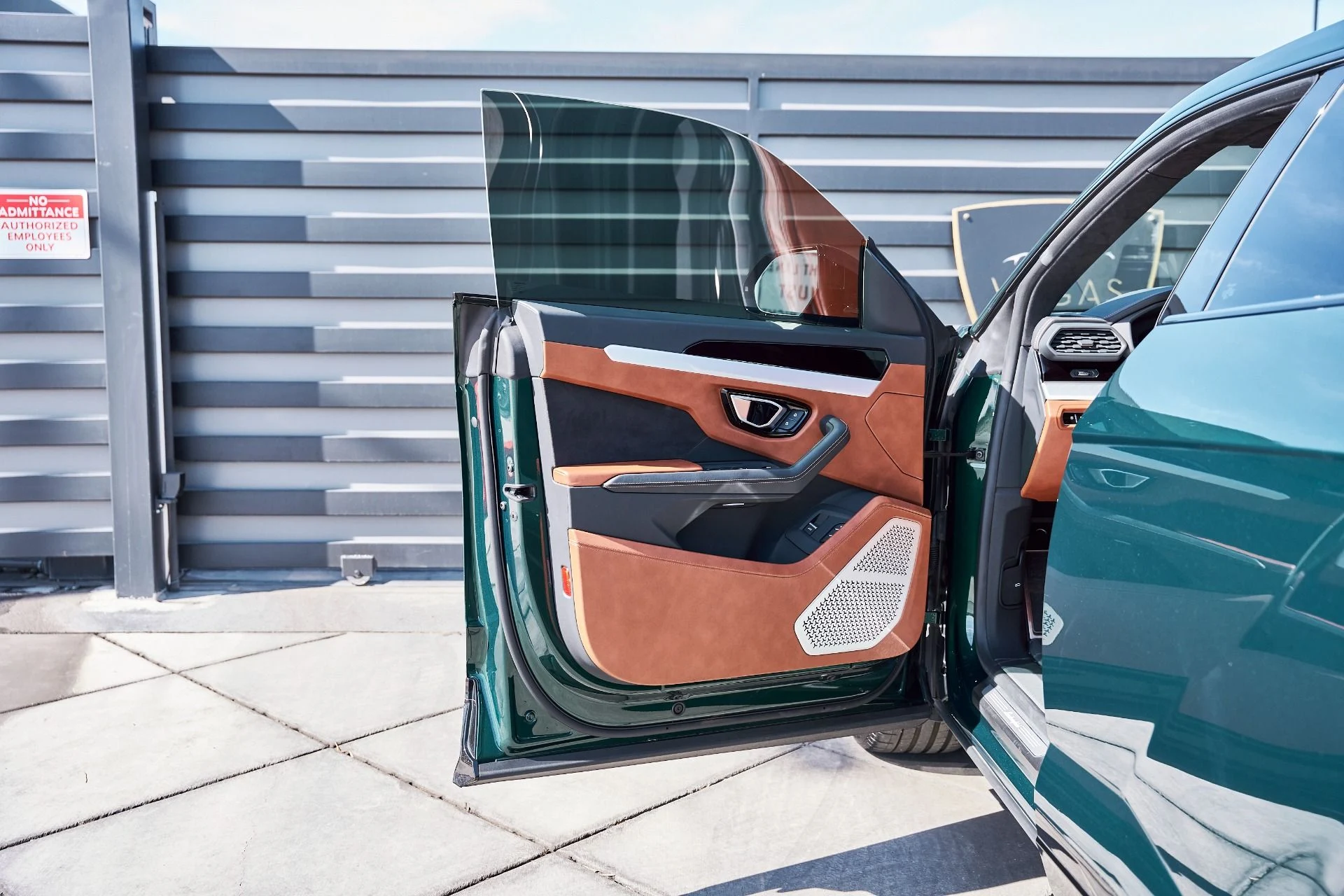 mph028_616157265_Used_2023_Lamborghini_Urus_S_1771891293_e156d988cf