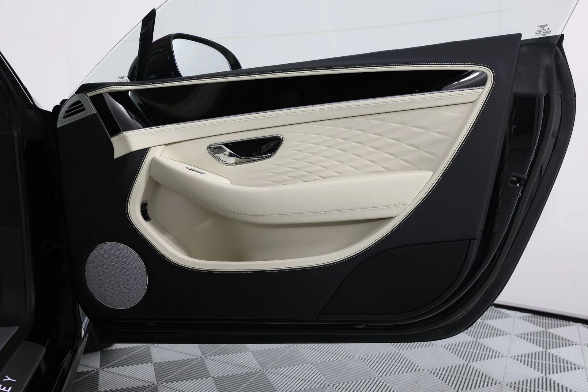 mph028_635612538_28cd6594f2d184f7442dff554e37d155_04b2738291