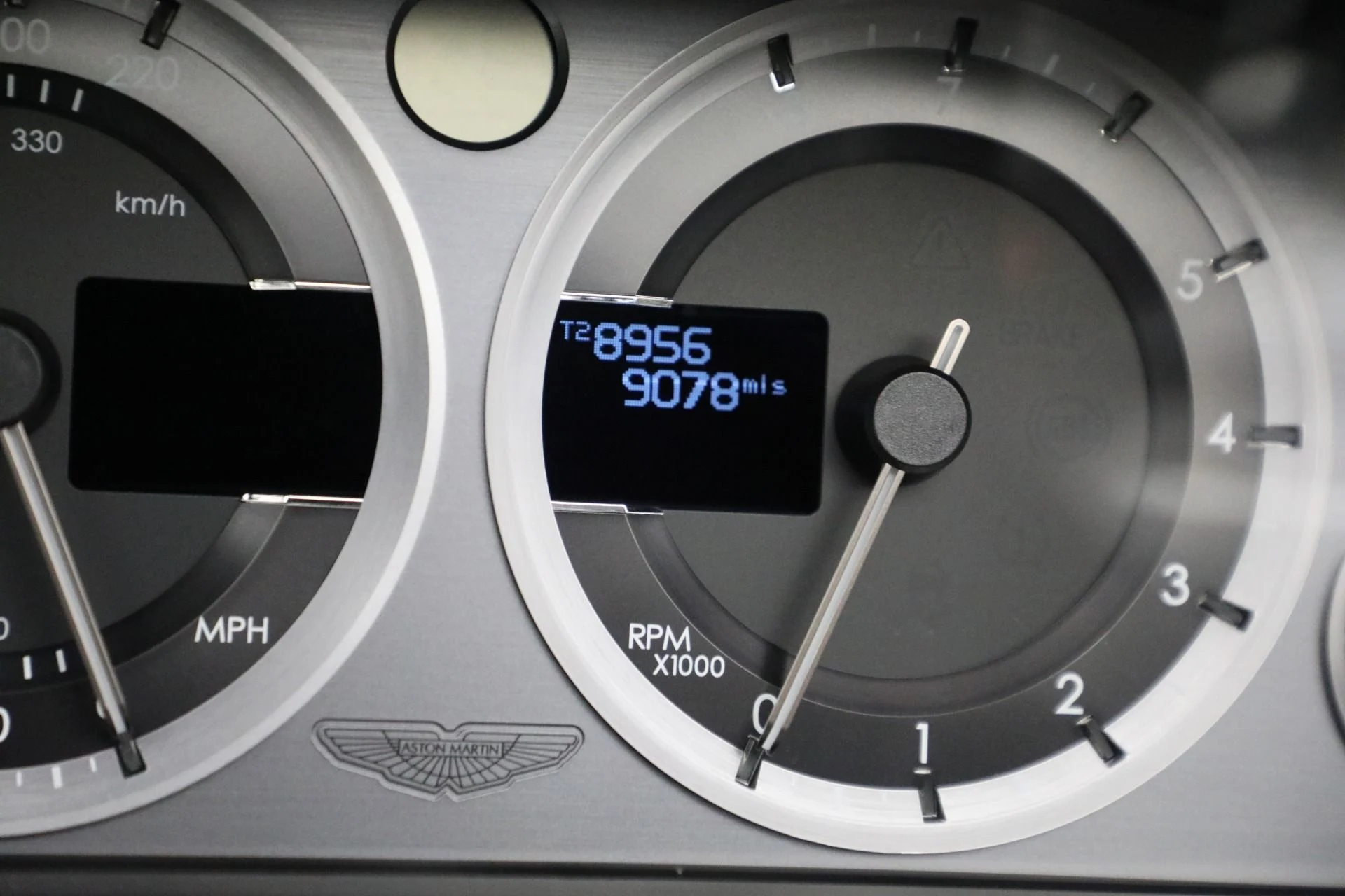mph028_644469809_Used_2015_Aston_Martin_DB_9_Volante_2c0305da5c