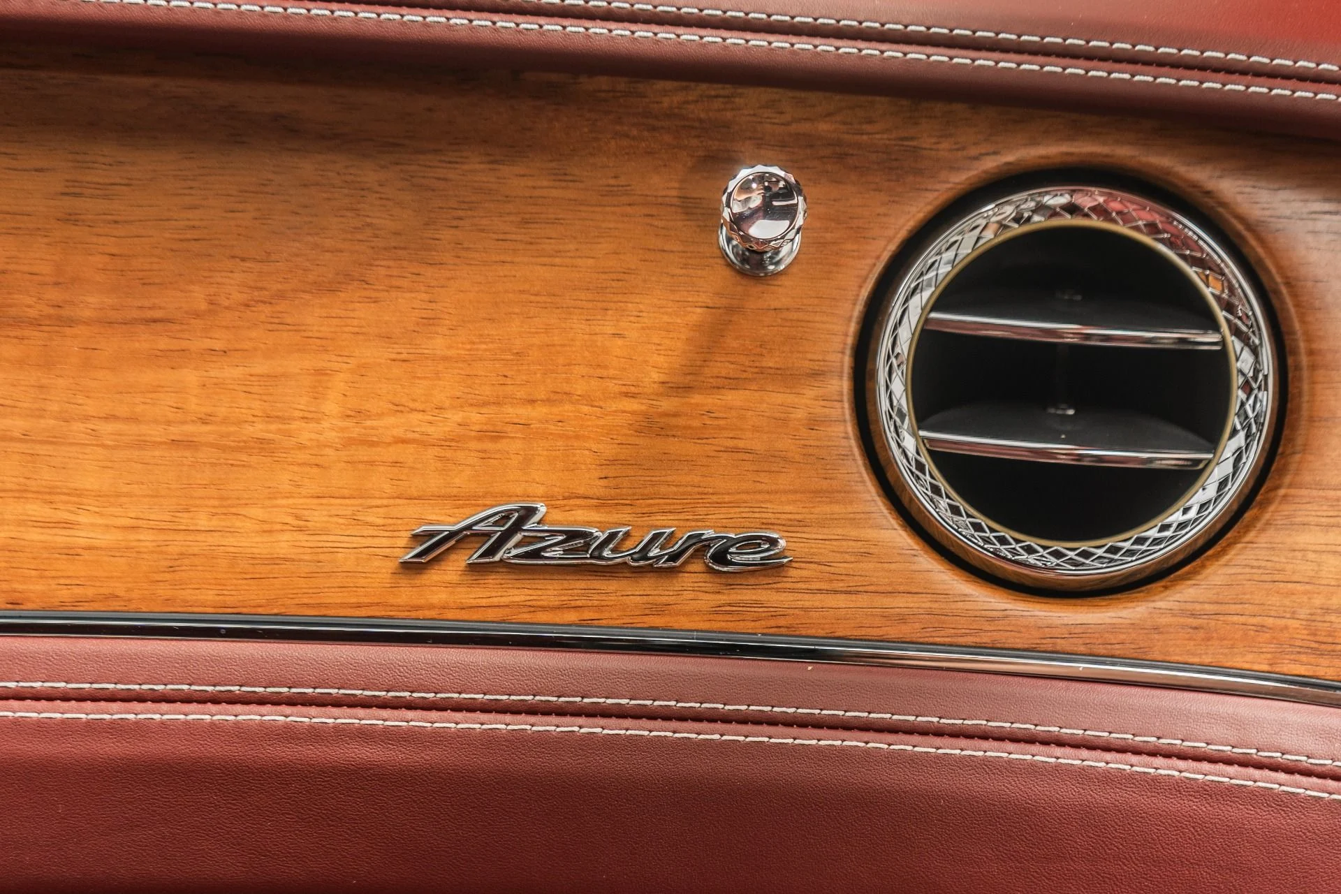 mph028_650476701_Used_2023_Bentley_Flying_Spur_Azure_1755704000_7270114d7c