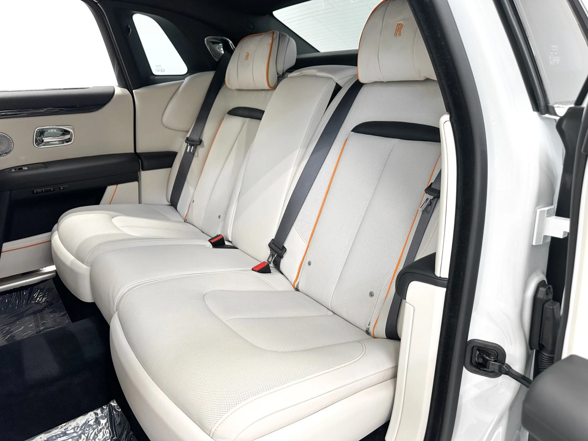 mph028_653871430_Used_2021_Rolls_Royce_Ghost_The_GHOST_Package_Bespoke_Audio_Rear_Seat_Entertainment_1772048409_2263179bf3