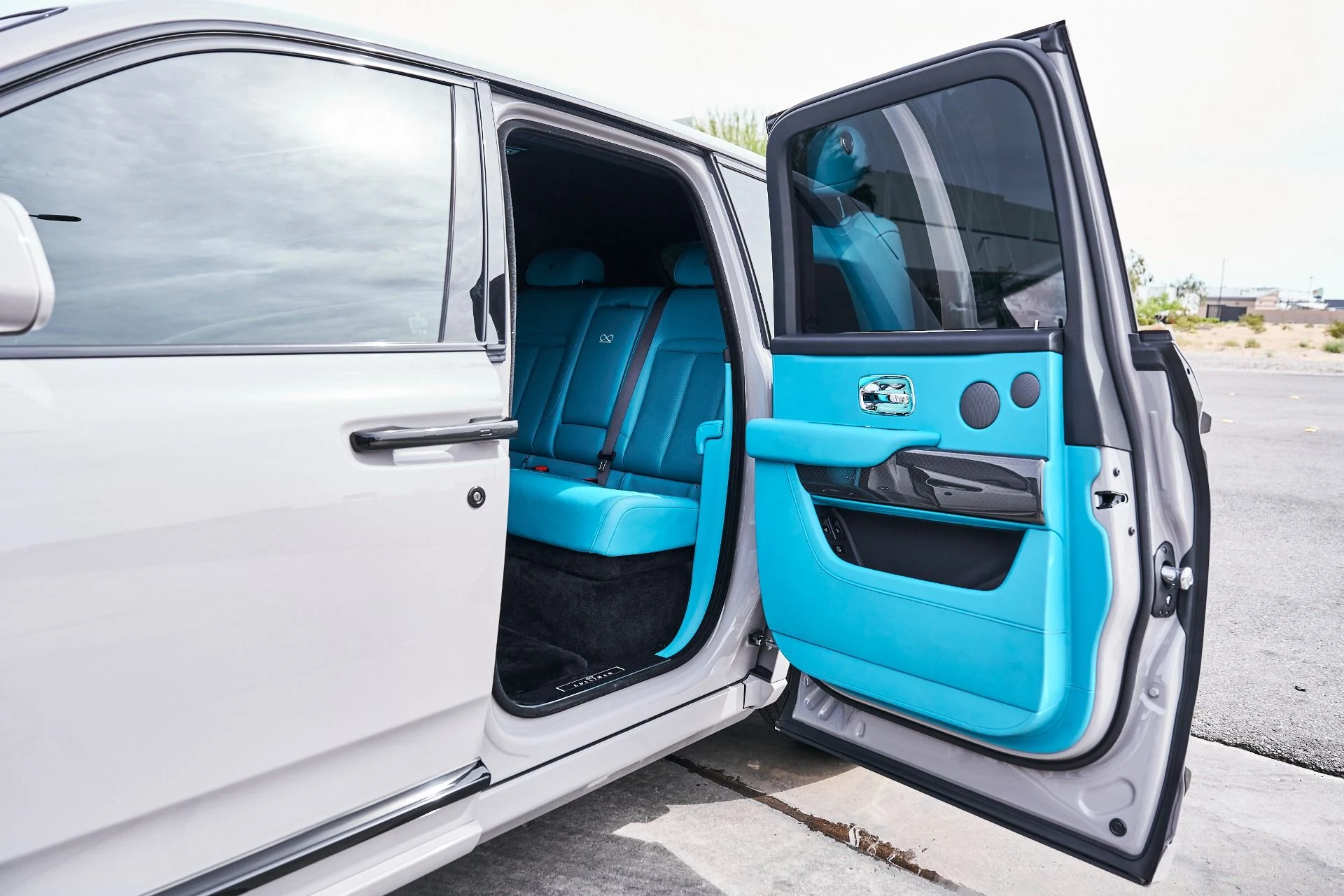 mph028_663111759_Used_2025_Rolls_Royce_Cullinan_Black_Badge_1774912478_4920971e22