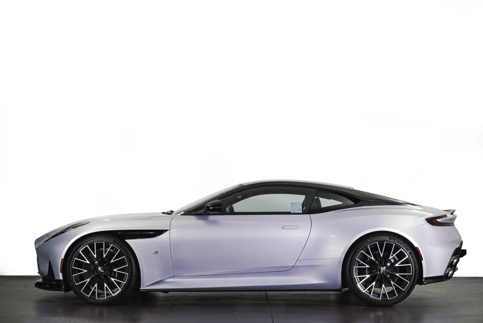 mph028_663663497_New_2026_Aston_Martin_DB_12_1789417315_8fc3227956
