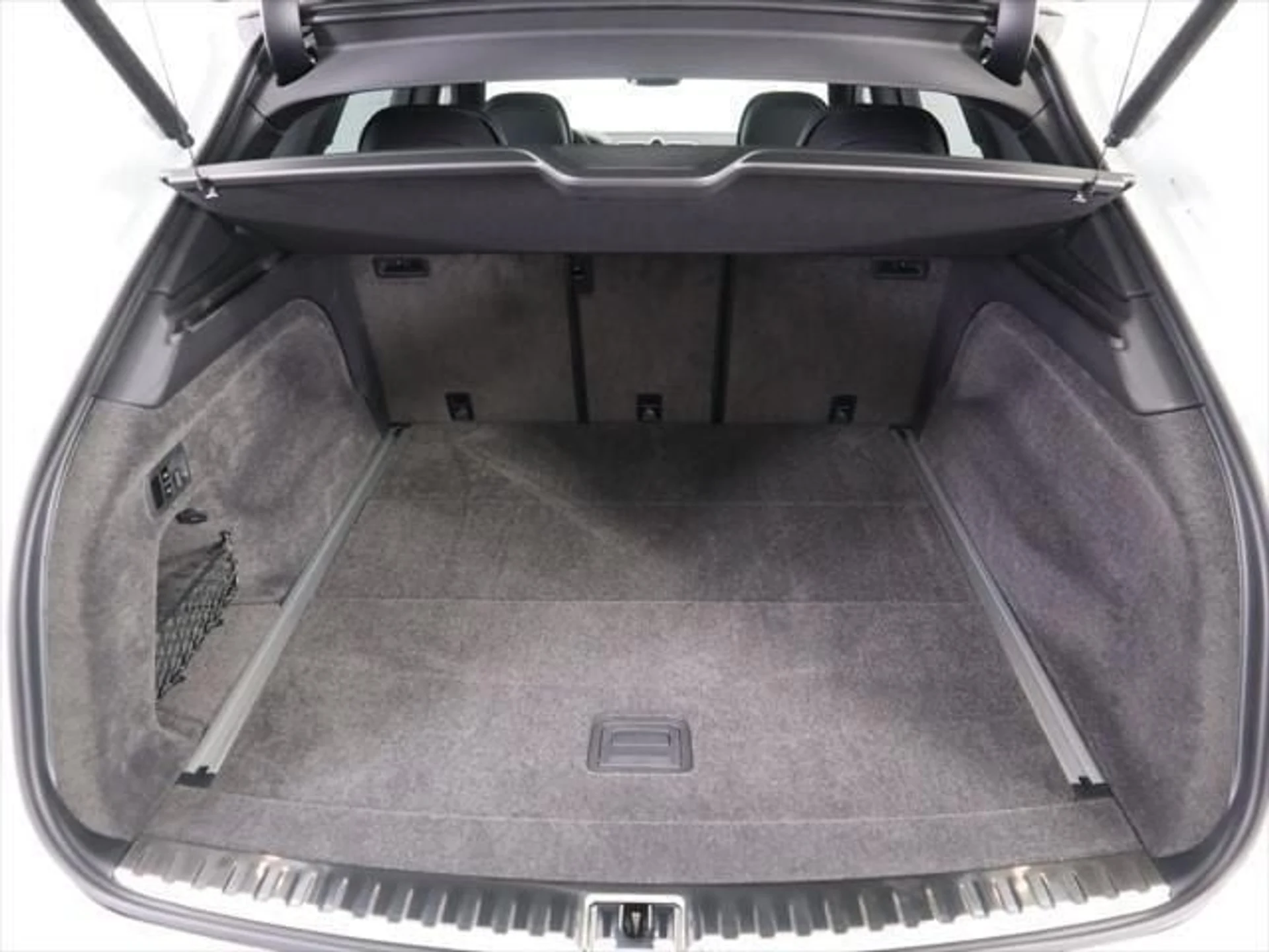 mph028_670668135_used_2025_bentley_bentayga_ewb_v8awd_8119_23022887_29_640_4850073b54