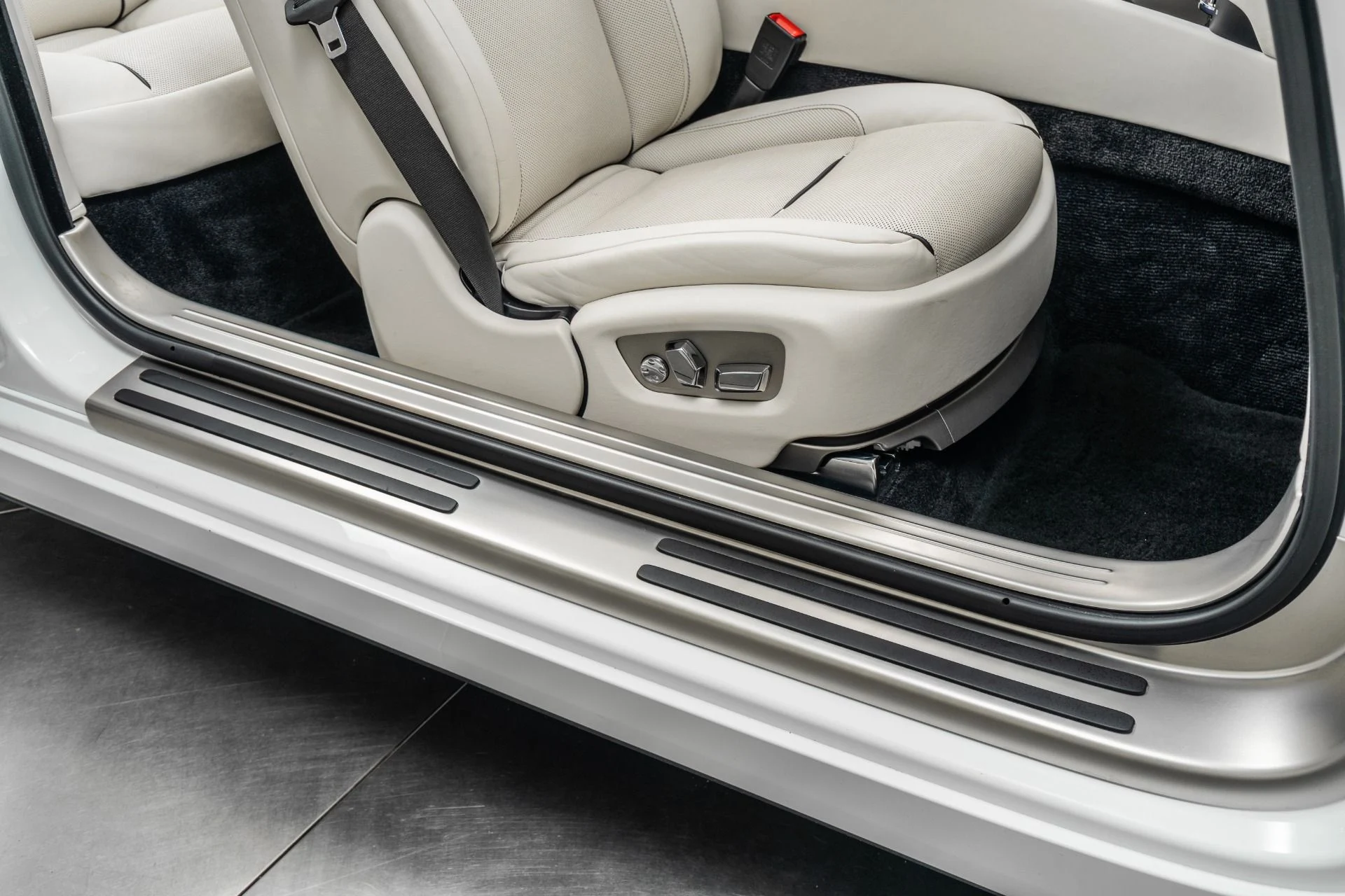 mph028_674476186_Used_2020_Rolls_Royce_Dawn_Fully_Polished_Wheels_Heated_and_Ventilated_Seats_1764007062_2d2b403887