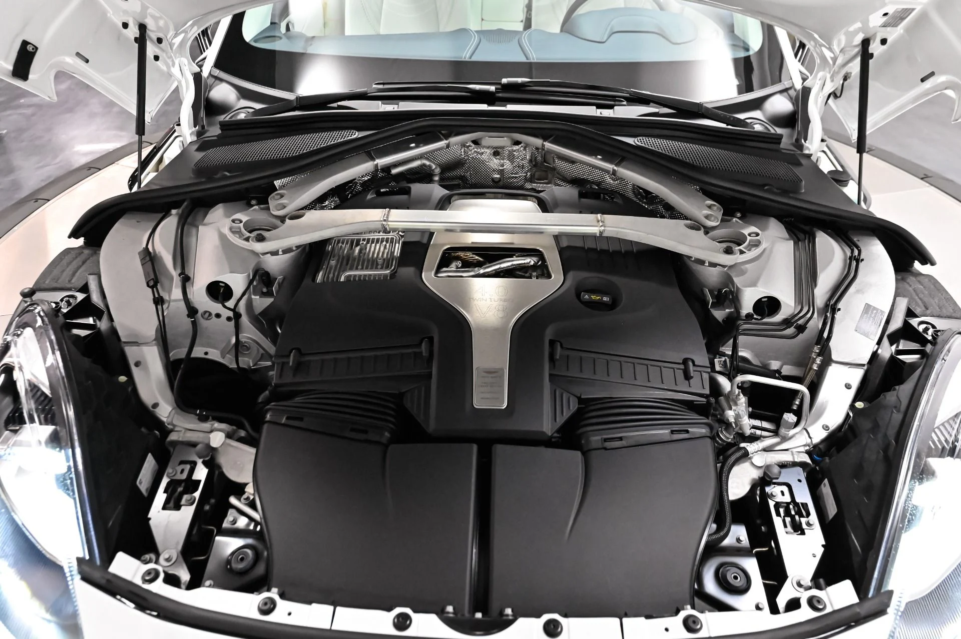 mph028_67623992_Used_2023_Aston_Martin_DBX_707_1791313494_0d52b56569